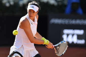 Garbine Muguruza of Spain returns the ball to Elina Svitolina of Ukraine during their semi-final at the WTA Tennis Open tournament at the Foro Italico, on May 20, 2017 in Rome.  / AFP PHOTO / TIZIANA FABI        (Photo credit should read TIZIANA FABI/AFP/