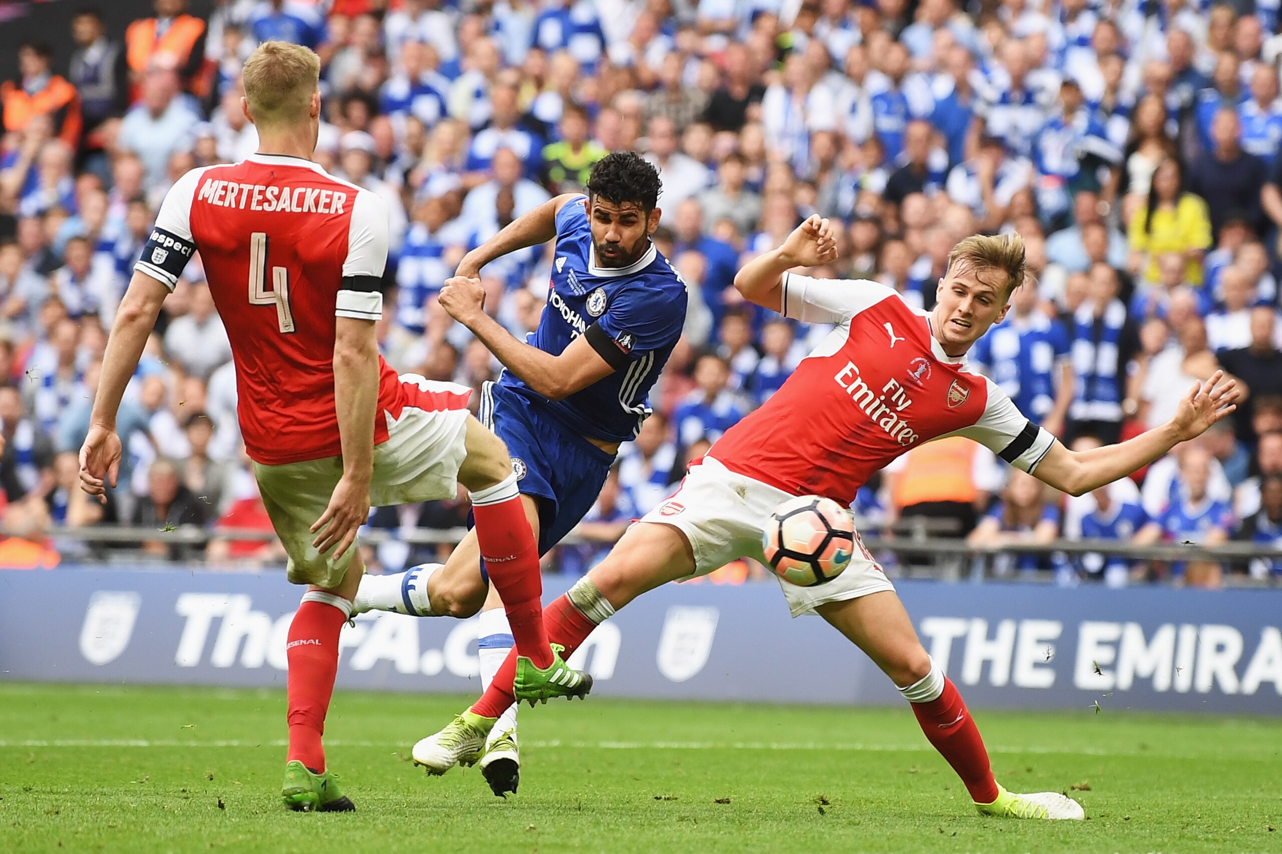 LONDON, ENGLAND - MAY 27:  Diego Costa of Chelsea scores his sides first goal during The Emirates FA Cup Final between Arsenal and Chelsea at Wembley Stadium on May 27, 2017 in London, England.  (Photo by Mike Hewitt/Getty Images)