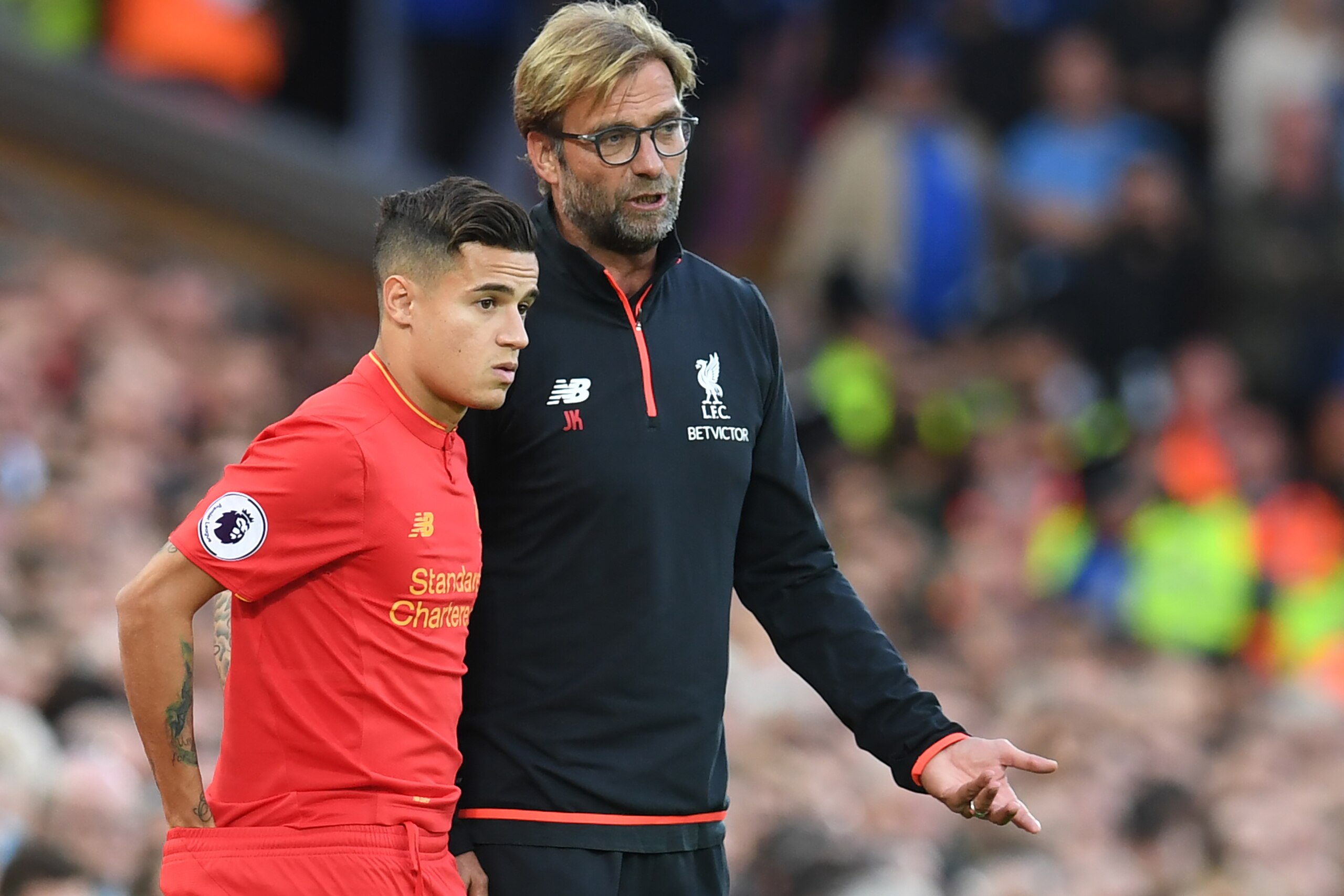 Liverpool's German manager Jurgen Klopp (R) speaks to Liverpool's Brazilian midfielder Philippe Coutinho on the touchline during the English Premier League football match between Liverpool and Leicester City at Anfield in Liverpool, north west England on 