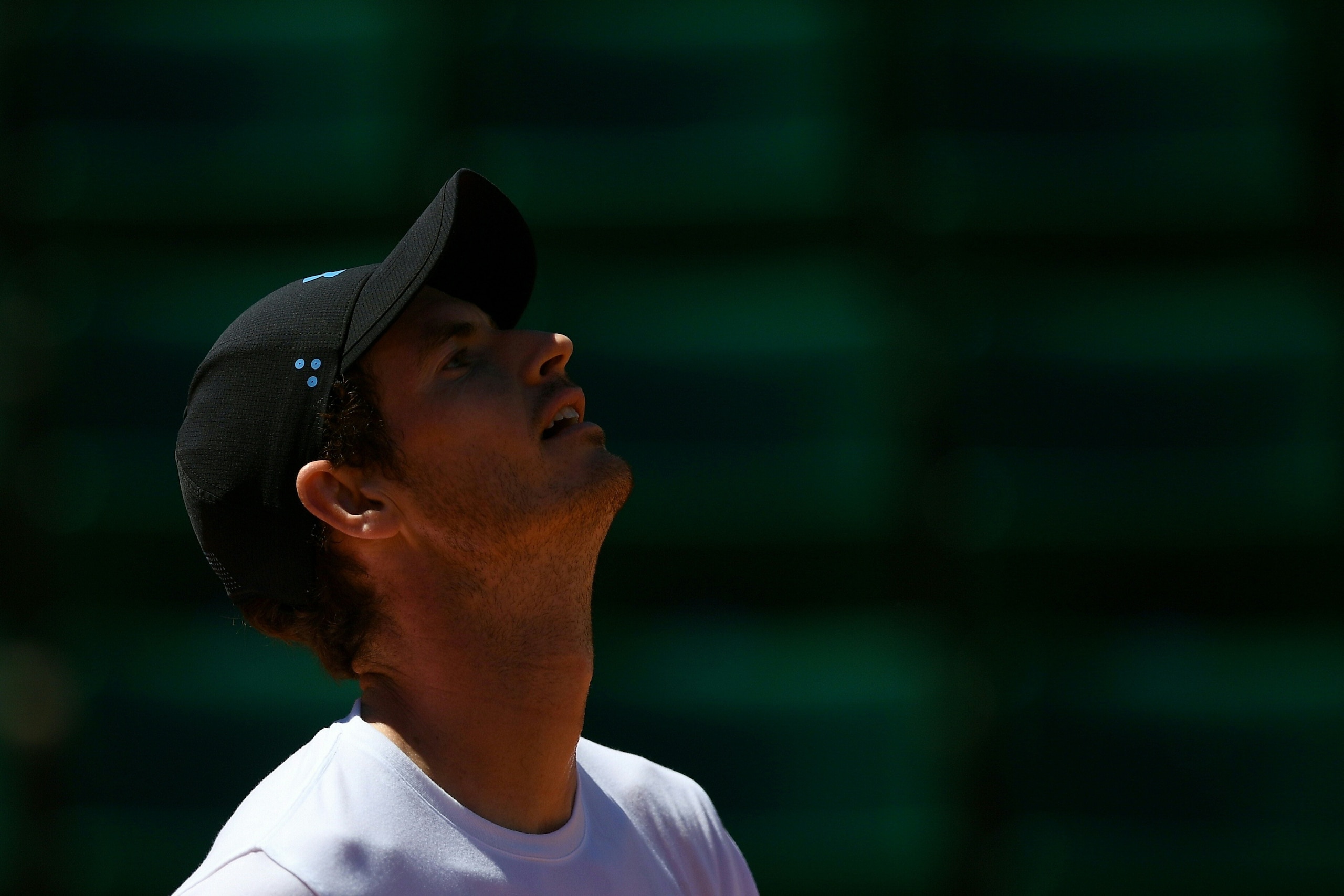 British Andy Murray attends a training session ahead of the Roland Garros 2017 French Tennis Open on May 26, 2017 in Paris.  / AFP PHOTO / Gabriel BOUYS        (Photo credit should read GABRIEL BOUYS/AFP/Getty Images)