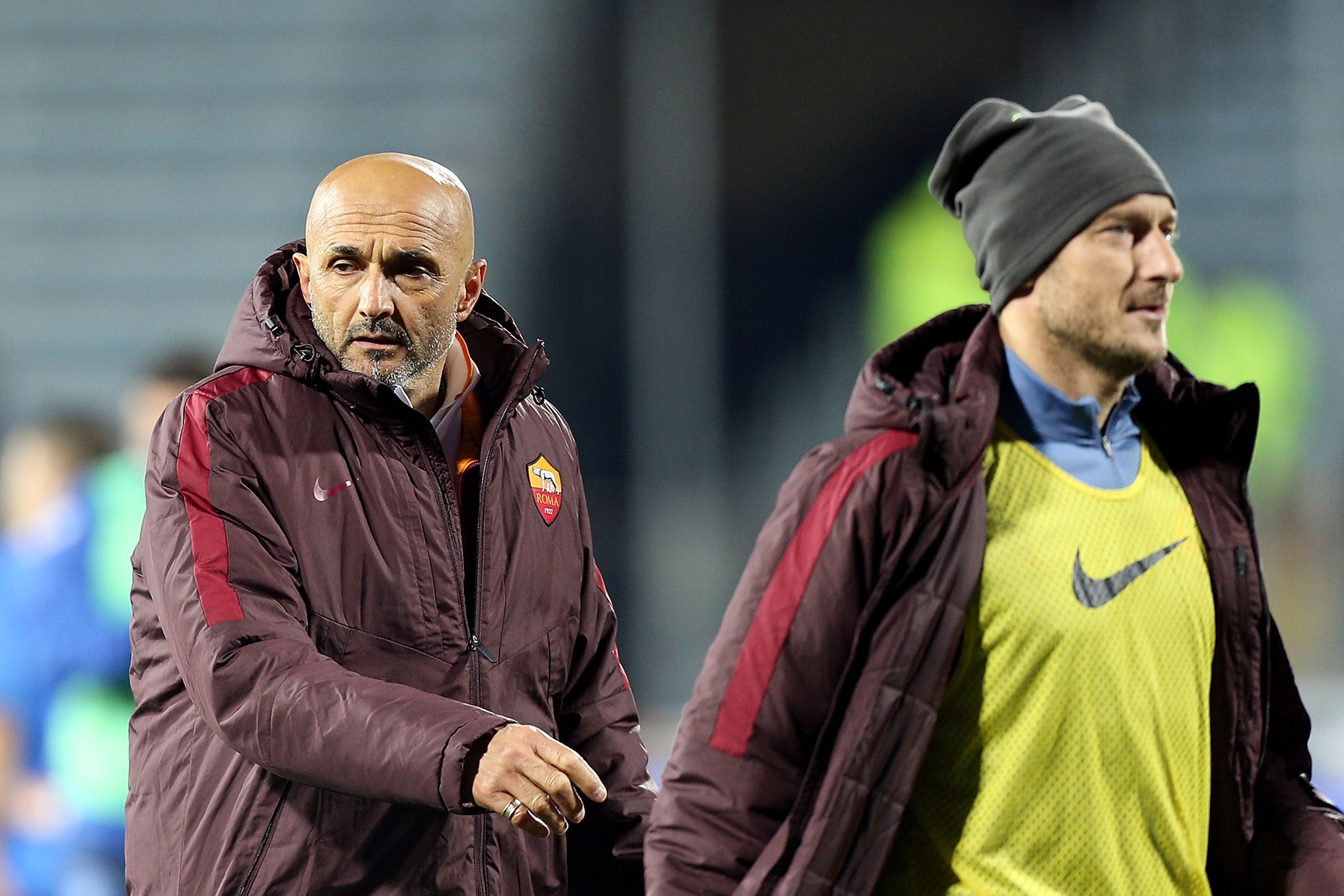 EMPOLI, ITALY - FEBRUARY 27: Luciano Spalletti and Francesco Totti of AS Roma after during the Serie A match between Empoli FC and AS Roma at Stadio Carlo Castellani on February 27, 2016 in Empoli, Italy.  (Photo by Gabriele Maltinti/Getty Images)