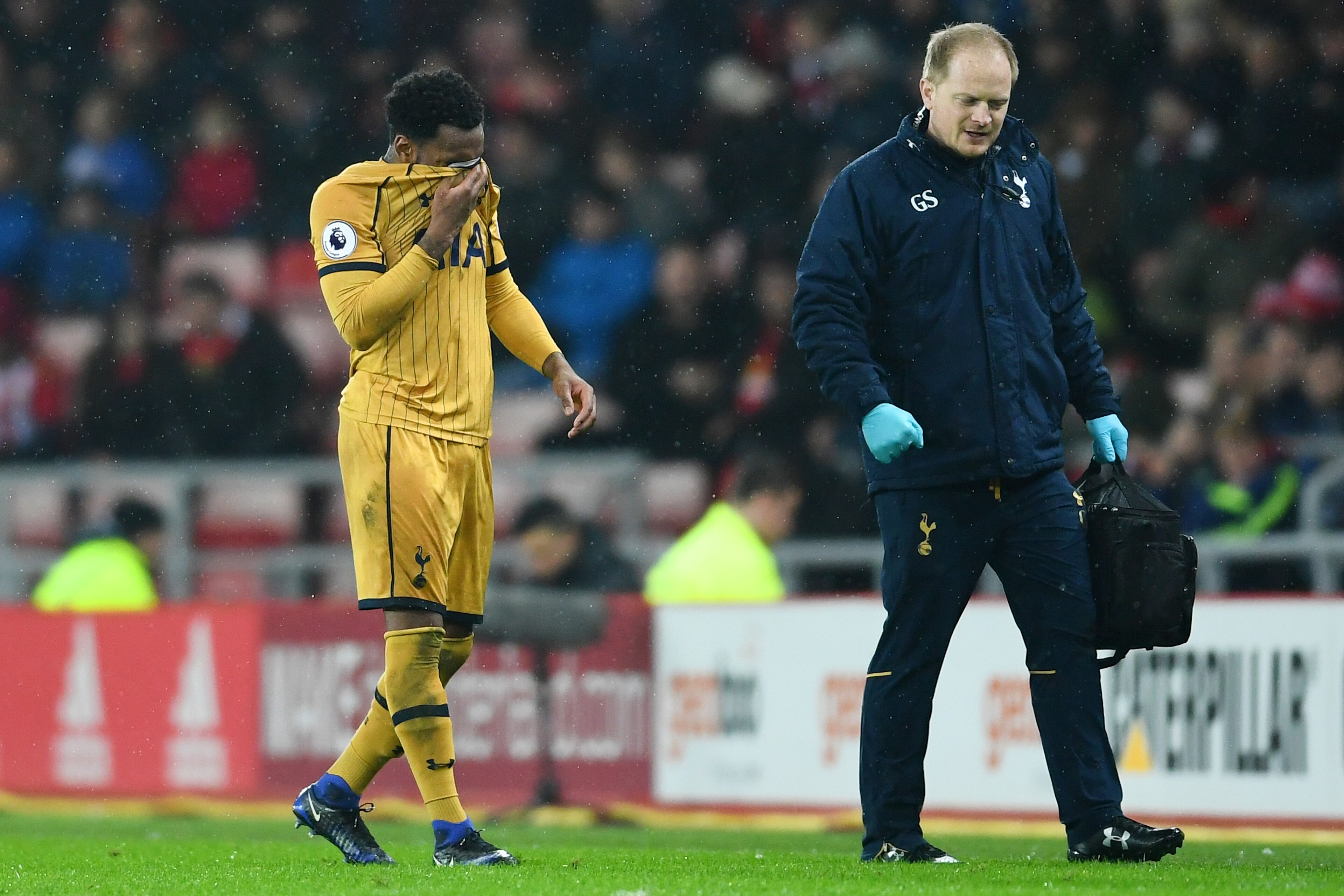 SUNDERLAND, ENGLAND - JANUARY 31: Danny Rose of Tottenham Hotspur leaves the field injured during the Premier League match between Sunderland and Tottenham Hotspur at Stadium of Light on January 31, 2017 in Sunderland, England.  (Photo by Laurence Griffit