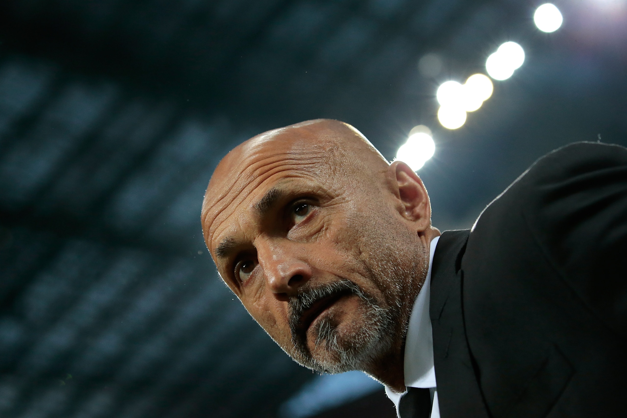 MILAN, ITALY - MAY 07:  AS Roma coach Luciano Spalletti looks on before the Serie A match between AC Milan and AS Roma at Stadio Giuseppe Meazza on May 7, 2017 in Milan, Italy.  (Photo by Emilio Andreoli/Getty Images)