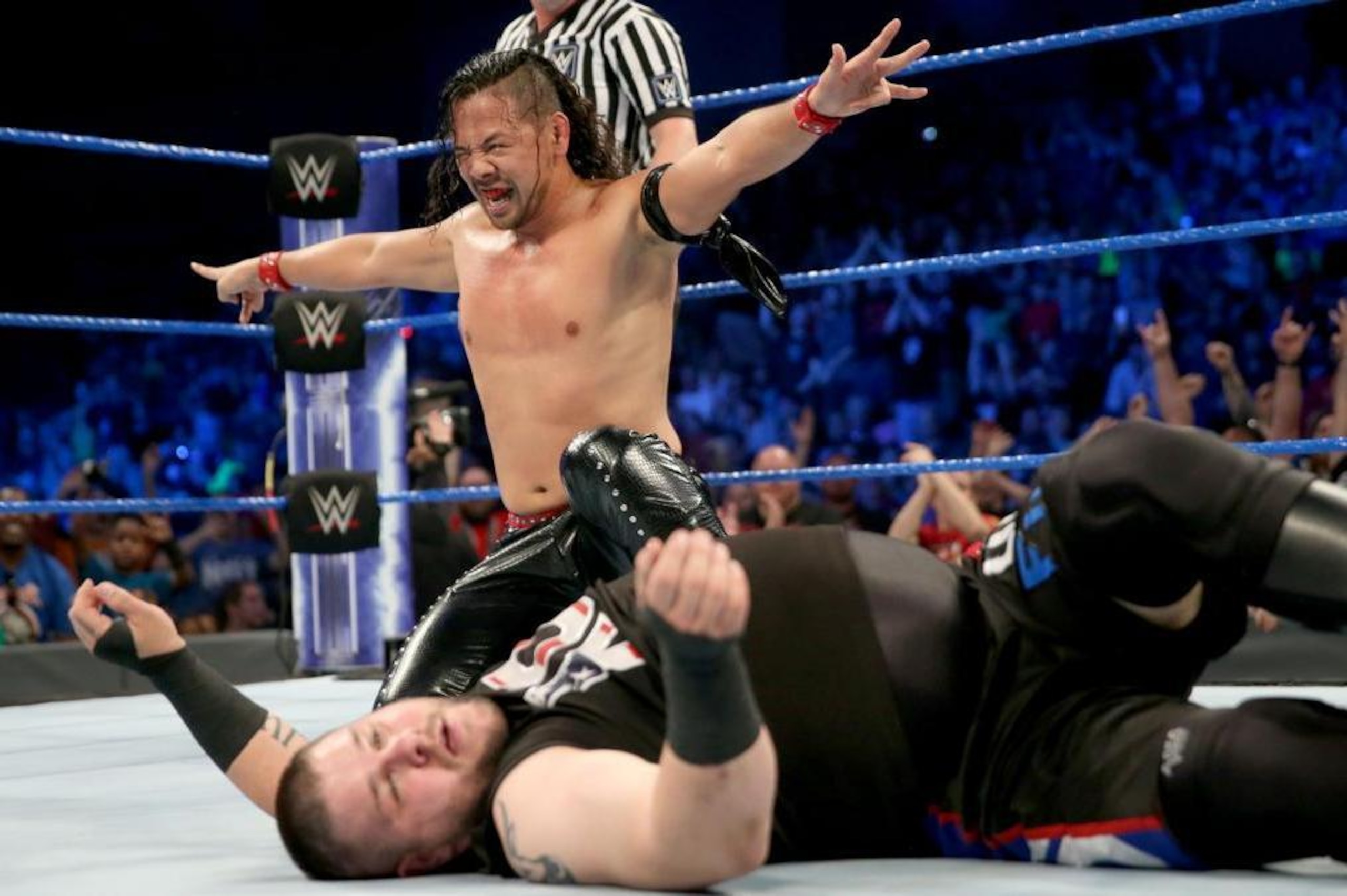 Shinsuke Nakamura celebrates pinning Kevin Owens.