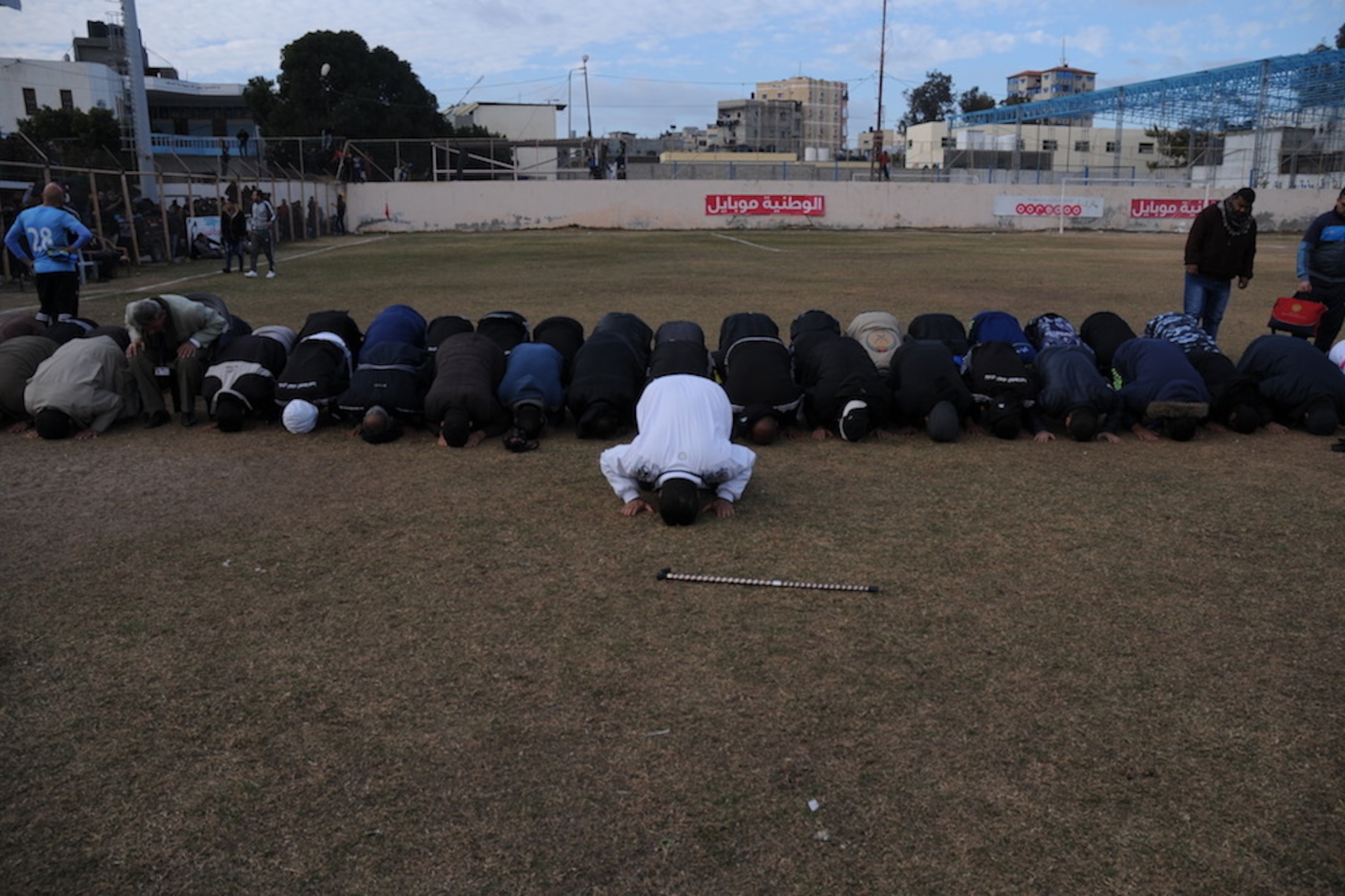 Gaza Rafah players pray before the match.