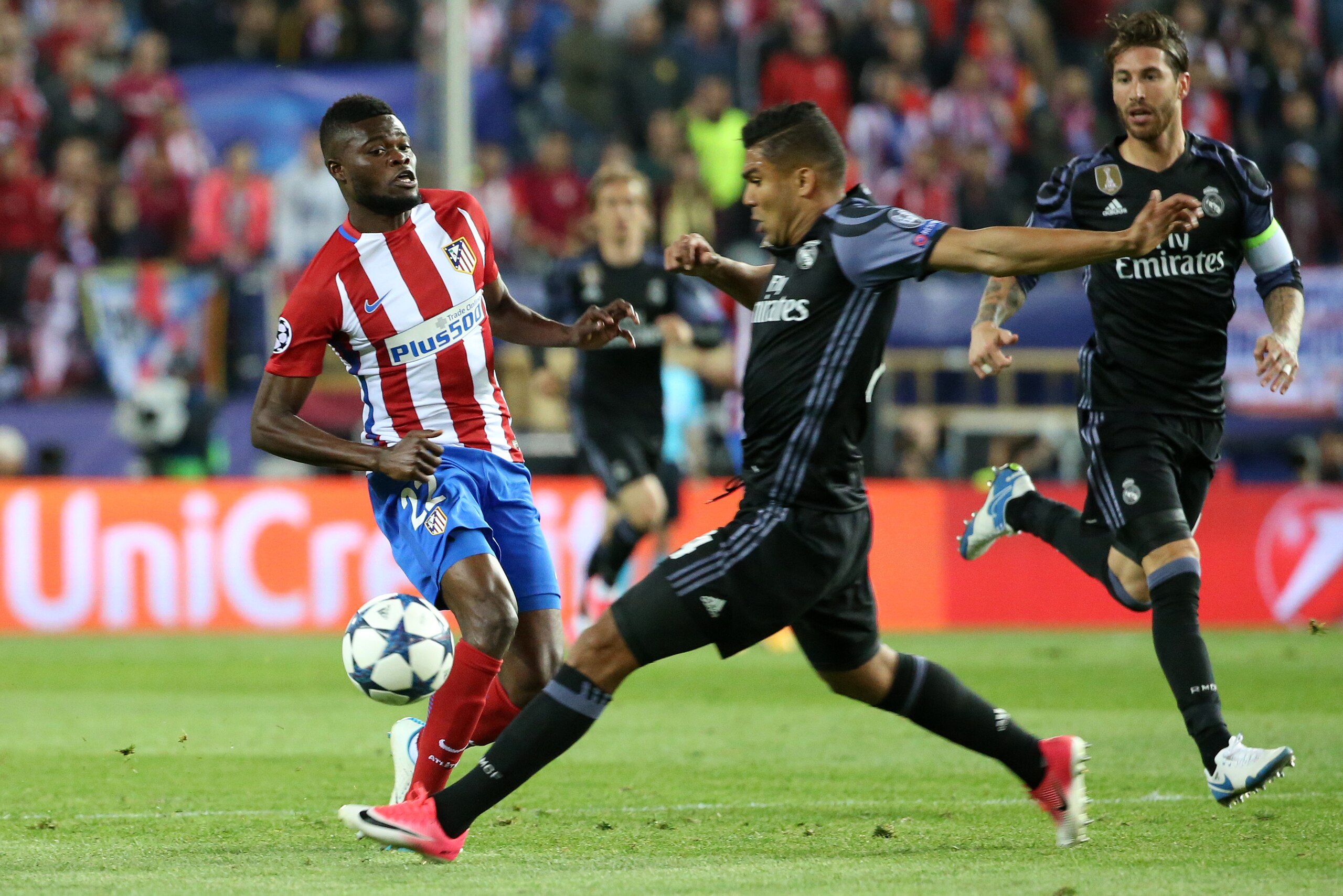 MADRID, SPAIN - MAY 10: Thomas Partey of Atletico Madrid and Casemiro of Real Madrid during the UEFA Champions League Semi Final second leg match between Club Atletico de Madrid and Real Madrid CF at Vicente Calderon Stadium on May 10, 2017 in Madrid, Spa