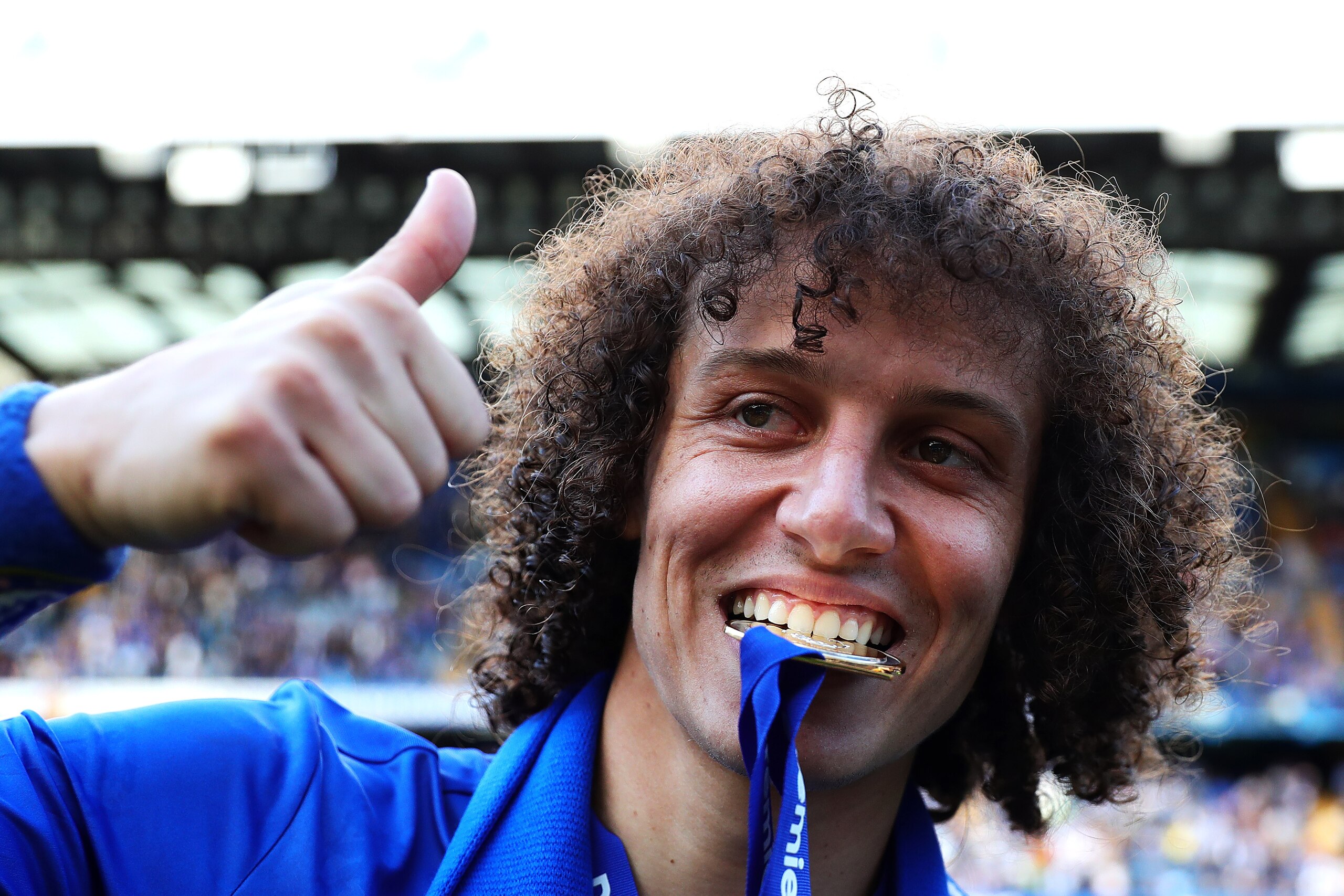 LONDON, ENGLAND - MAY 21: David Luiz of Chelsea celebrates following the Premier League match between Chelsea and Sunderland at Stamford Bridge on May 21, 2017 in London, England. (Photo by Chris Brunskill Ltd/Getty Images)