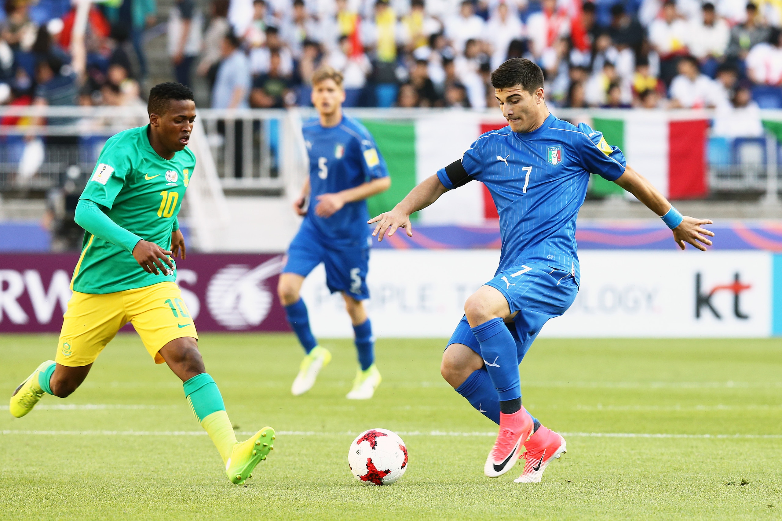 SUWON, SOUTH KOREA - MAY 24: Riccardo Orsolini #7 of Italy in action during the FIFA U-20 World Cup Korea Republic 2017 group D match between South Africa and Italy at Suwon World Cup Stadium on May 24, 2017 in Suwon, South Korea. (Photo by Koji Watanabe/