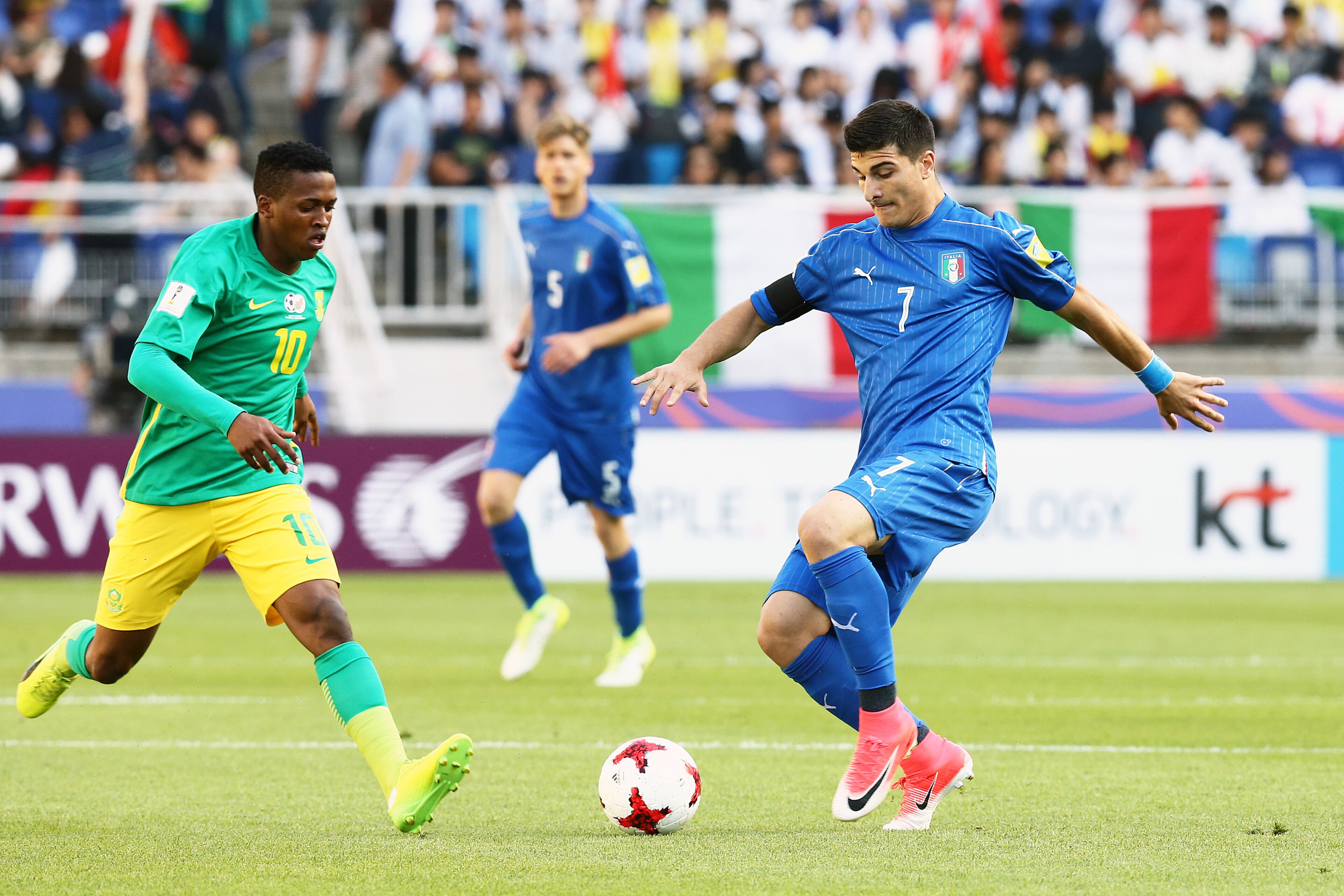 SUWON, SOUTH KOREA - MAY 24: Riccardo Orsolini #7 of Italy in action during the FIFA U-20 World Cup Korea Republic 2017 group D match between South Africa and Italy at Suwon World Cup Stadium on May 24, 2017 in Suwon, South Korea. (Photo by Koji Watanabe/