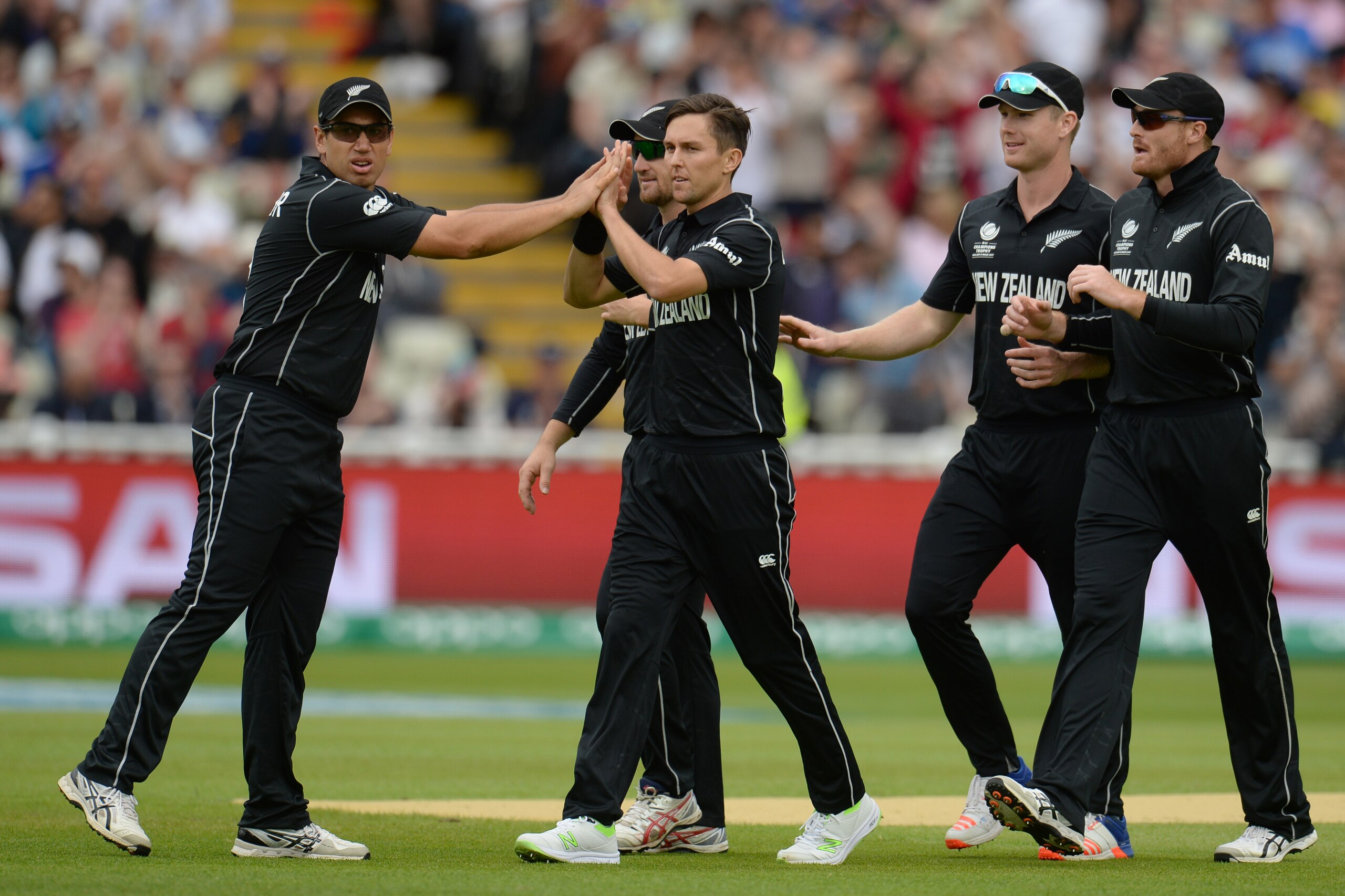 BIRMINGHAM, ENGLAND - JUNE 2 : Trent Boult of New Zealand is congratulated after dismissing David Warner of Australia during the ICC Champions Trophy match between Australia and New Zealand at Edgbaston cricket ground on June 2, 2017 in Birmingham, Englan