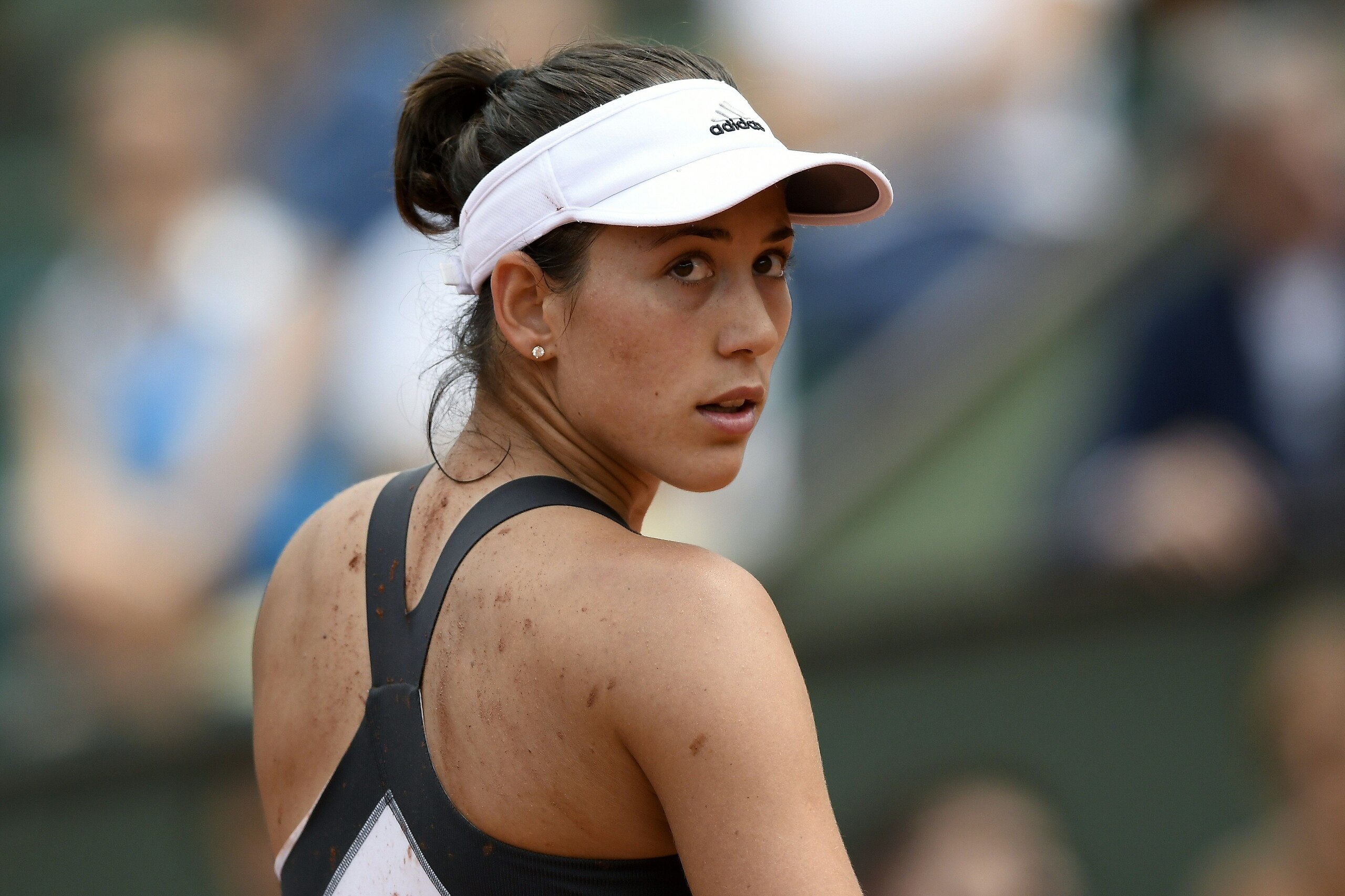 Spain's Garbine Muguruza looks on as she plays against Kazakhstan's Yulia Putintseva during their tennis match at the Roland Garros 2017 French Open on June 2, 2017 in Paris.  / AFP PHOTO / Lionel Bonaventure        (Photo credit should read LIONEL BONAVE
