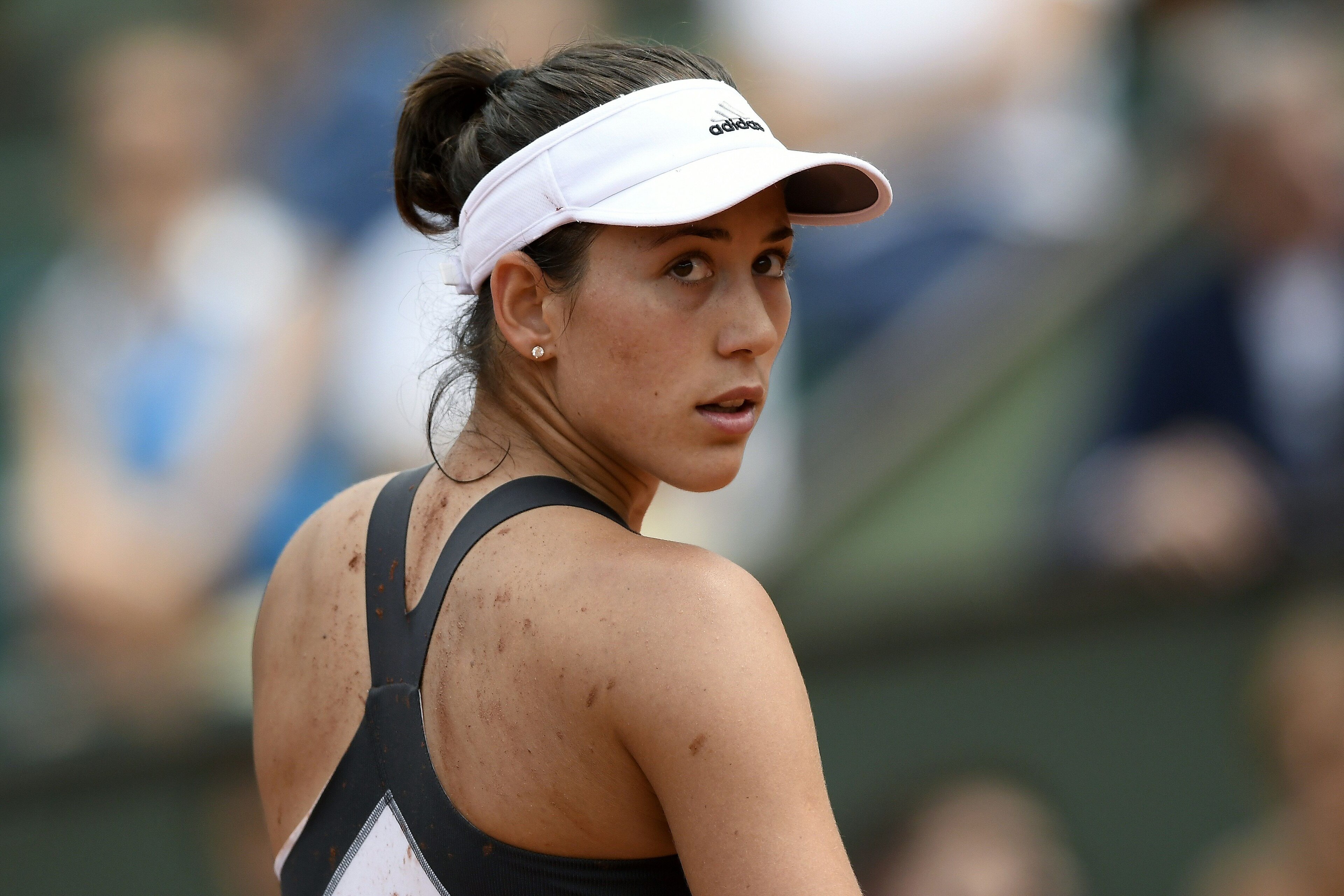Spain's Garbine Muguruza looks on as she plays against Kazakhstan's Yulia Putintseva during their tennis match at the Roland Garros 2017 French Open on June 2, 2017 in Paris.  / AFP PHOTO / Lionel Bonaventure        (Photo credit should read LIONEL BONAVE