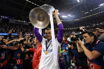 CARDIFF, WALES - JUNE 03:  Gareth Bale of Real Madrid celebrates with The Champions League trophy after the UEFA Champions League Final between Juventus and Real Madrid at National Stadium of Wales on June 3, 2017 in Cardiff, Wales.  (Photo by Matthias Ha
