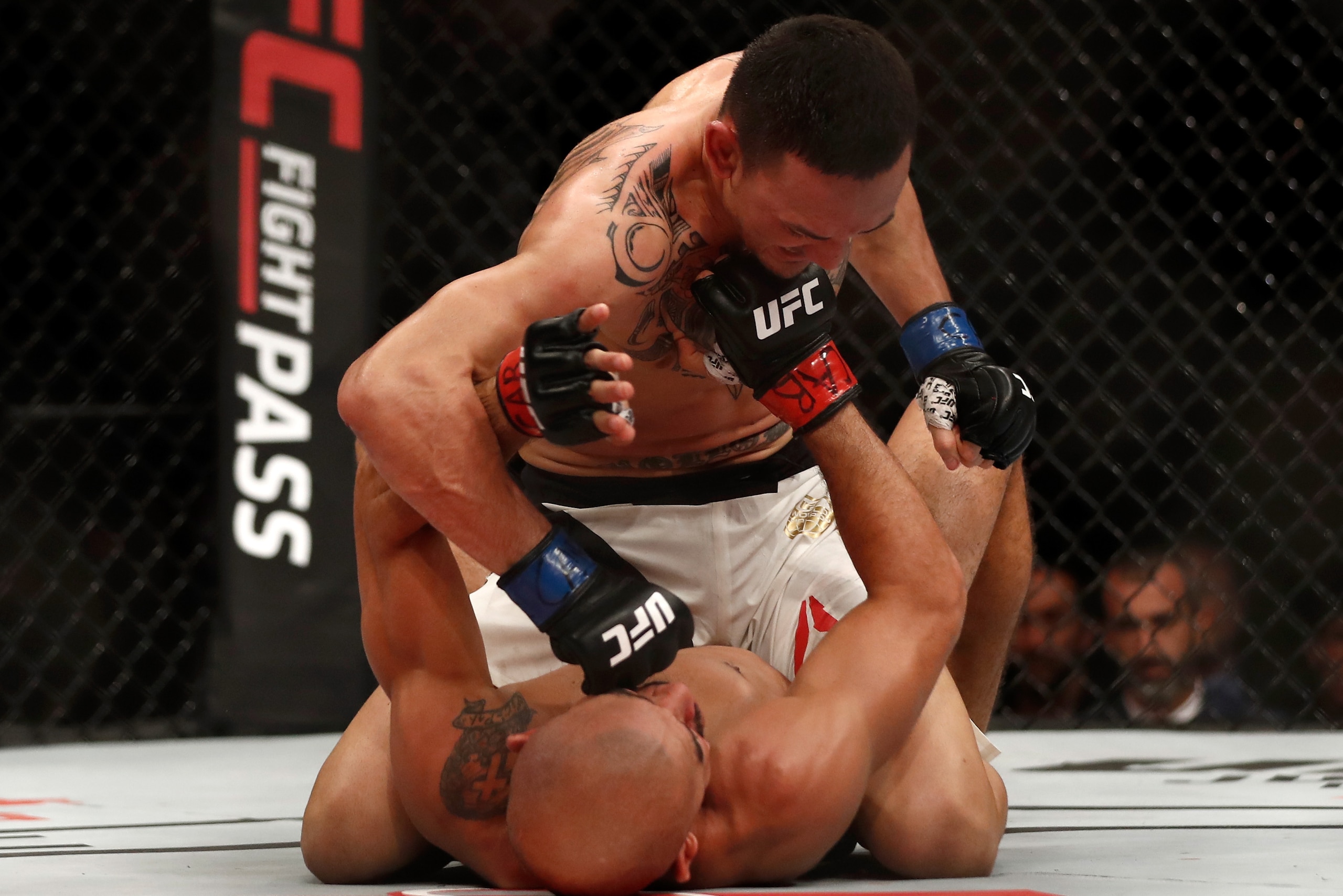 RIO DE JANEIRO, BRAZIL - JUNE 03:  Max Holloway punches Jose Aldo of Brazil in their UFC featherweight championship bout during the UFC 212 event at Jeunesse Arena on June 3, 2017 in Rio de Janeiro, Brazil. (Photo by Buda Mendes/Zuffa LLC/Zuffa LLC via Ge