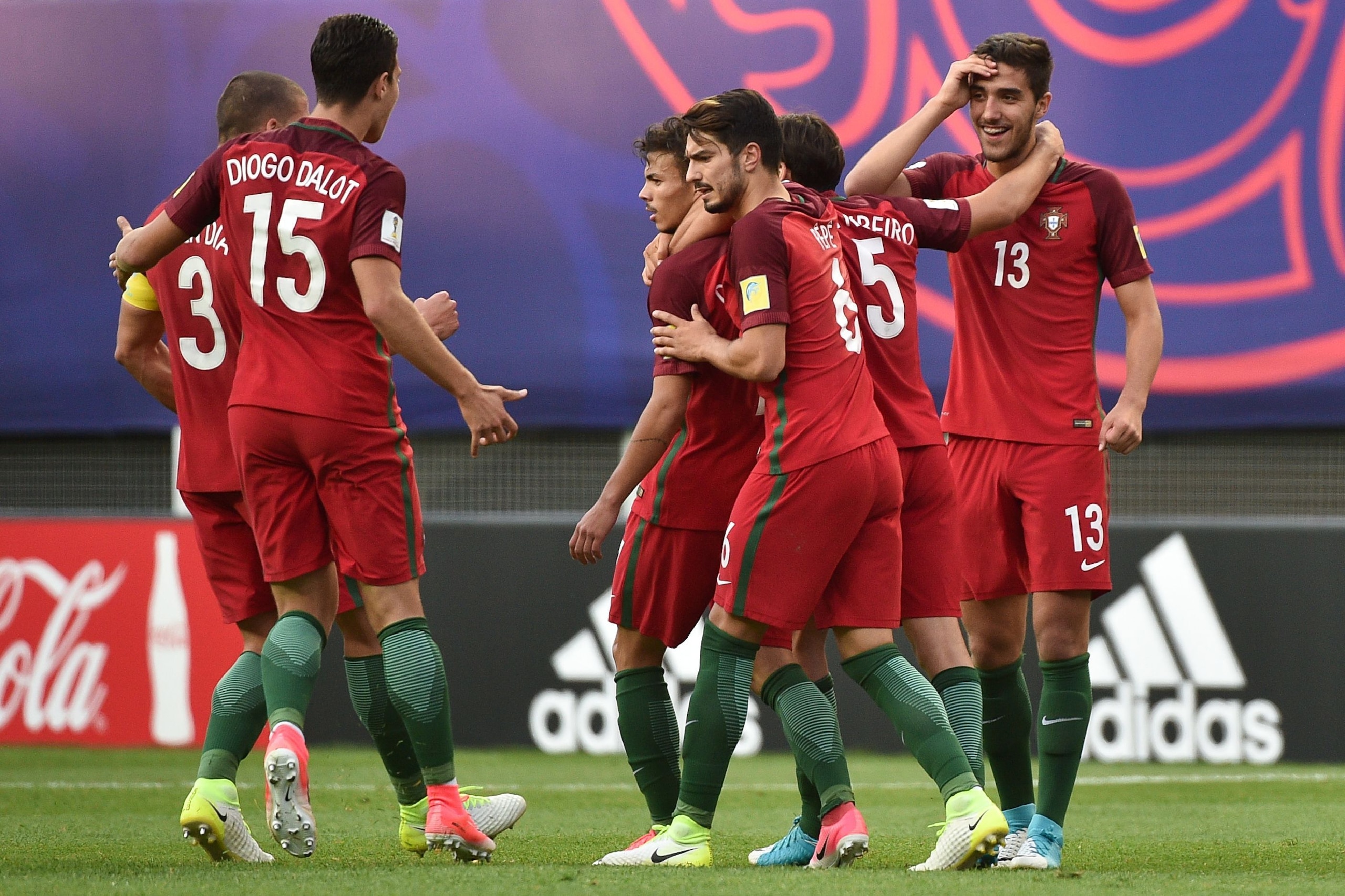 Portugal's forward Diogo Goncalves (C) is congratulate by teammates after scoring during their U-20 World Cup quarter-final football match between Portugal and Uruguay in Daejeon on June 4, 2017.  / AFP PHOTO / KIM DOO-HO        (Photo credit should read 