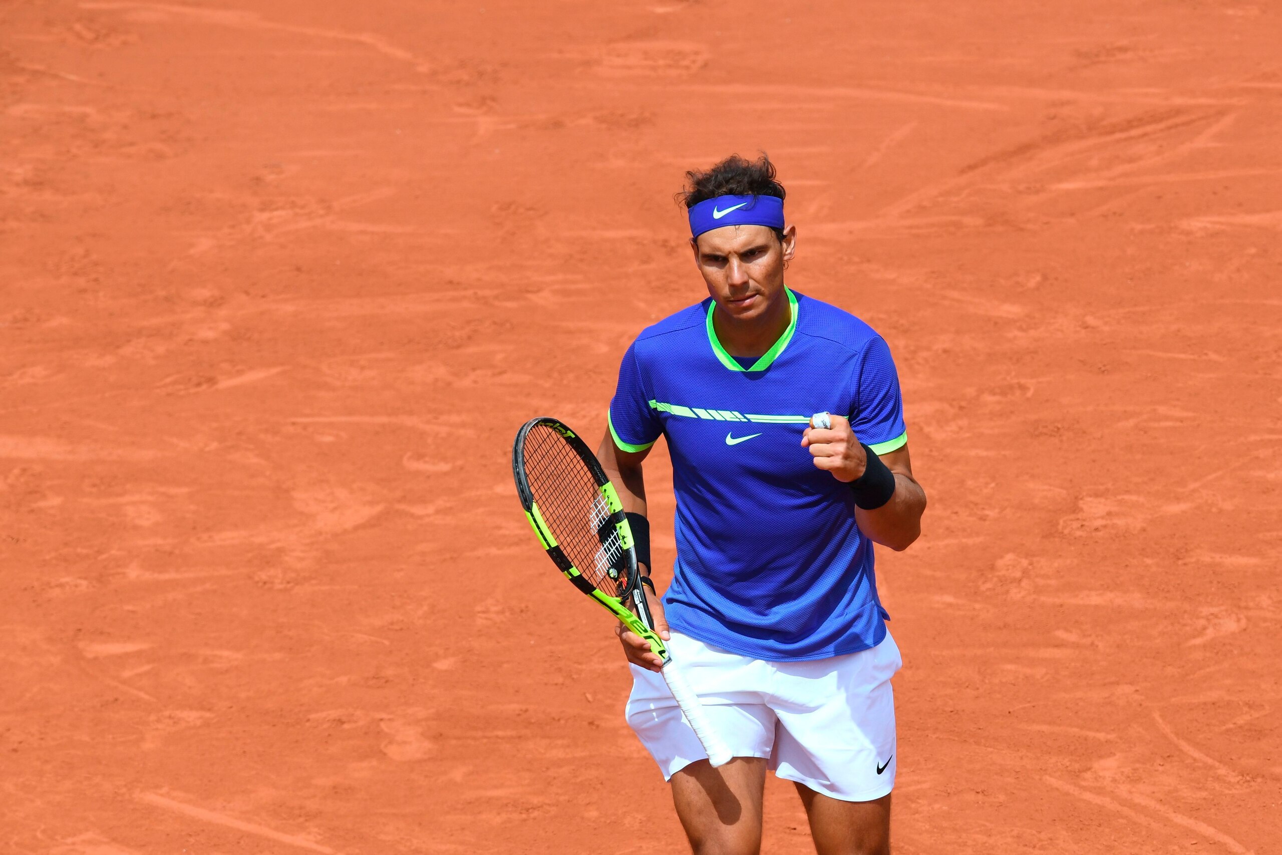 Spain's Rafael Nadal celebrates after winning his tennis match against Spain's Roberto Bautista Agut at the Roland Garros 2017 French Open on June 4, 2017 in Paris. / AFP PHOTO / FRANCOIS XAVIER MARIT (Photo credit should read FRANCOIS XAVIER MARI Spain's Rafael Nadal celebrates after winning his tennis match against Spain's Roberto Bautista Agut at the Roland Garros 2017 French Open on June 4, 2017 in Paris. / AFP PHOTO / FRANCOIS XAVIER MARIT (Photo credit should read FRANCOIS XAVIER MARI
