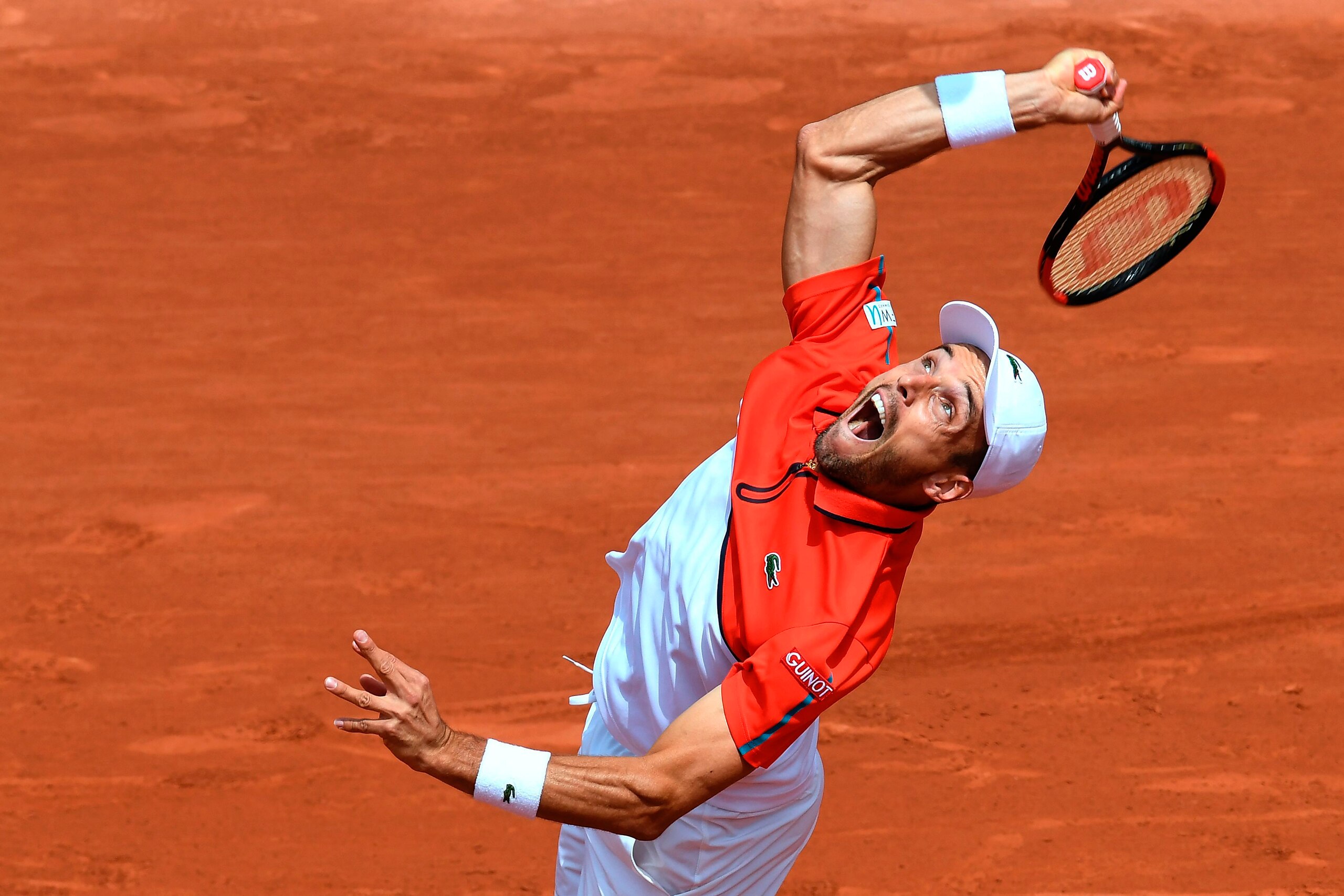 TOPSHOT - Spain's Roberto Bautista Agut serves the ball to Spain's Rafael Nadal during their tennis match at the Roland Garros 2017 French Open on June 4, 2017 in Paris. / AFP PHOTO / FRANCOIS XAVIER MARIT (Photo credit should read FRANCOIS XAVIER TOPSHOT - Spain's Roberto Bautista Agut serves the ball to Spain's Rafael Nadal during their tennis match at the Roland Garros 2017 French Open on June 4, 2017 in Paris. / AFP PHOTO / FRANCOIS XAVIER MARIT (Photo credit should read FRANCOIS XAVIER