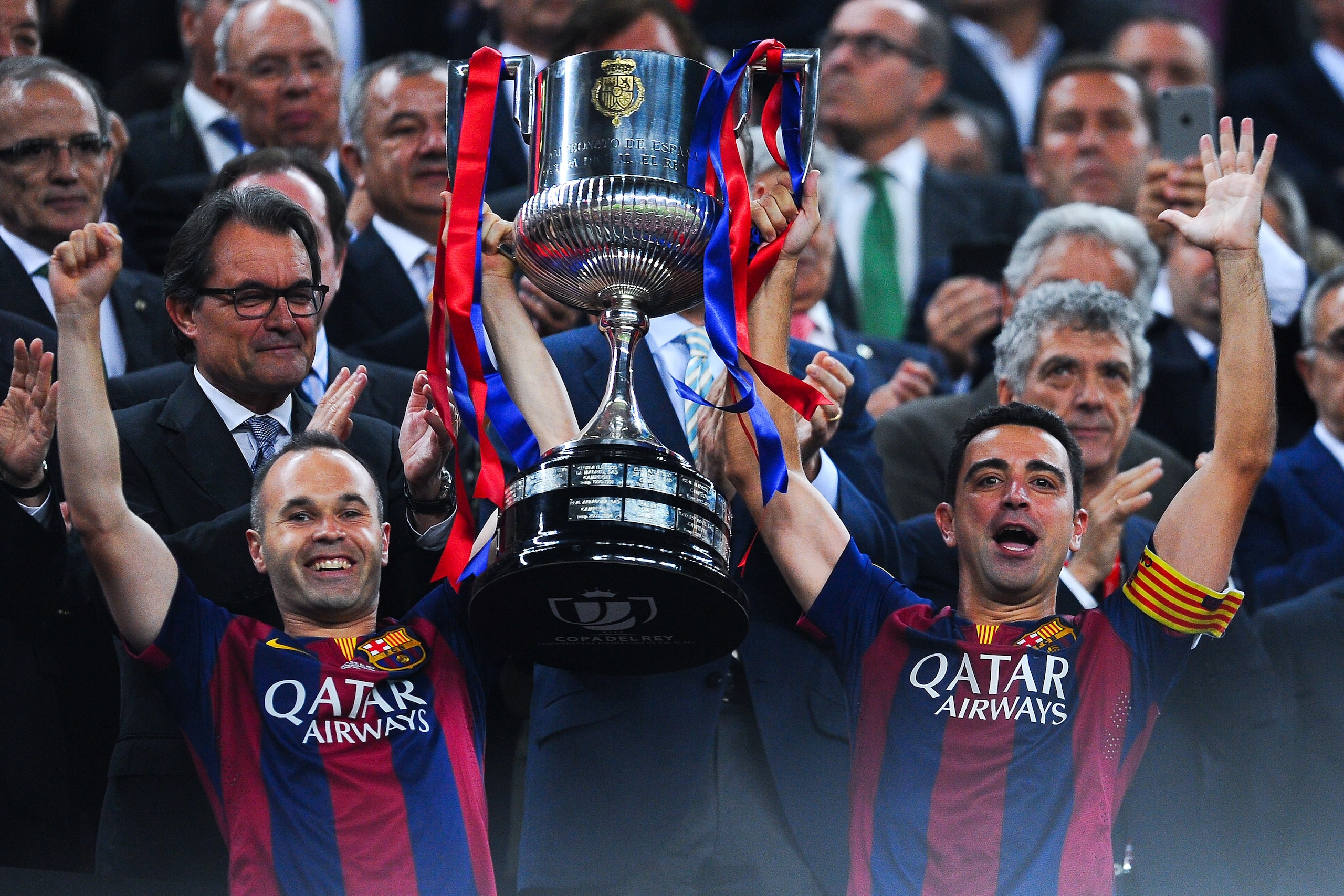 BARCELONA, SPAIN - MAY 30:  FC Barcelona players Andres Iniesta (L) and Xavi Hernandez of FC Barcelona celebrate with the trophy after winning the Copa del Rey Final match between FC Barcelona and Athletic Club at Camp Nou on May 30, 2015 in Barcelona, Sp