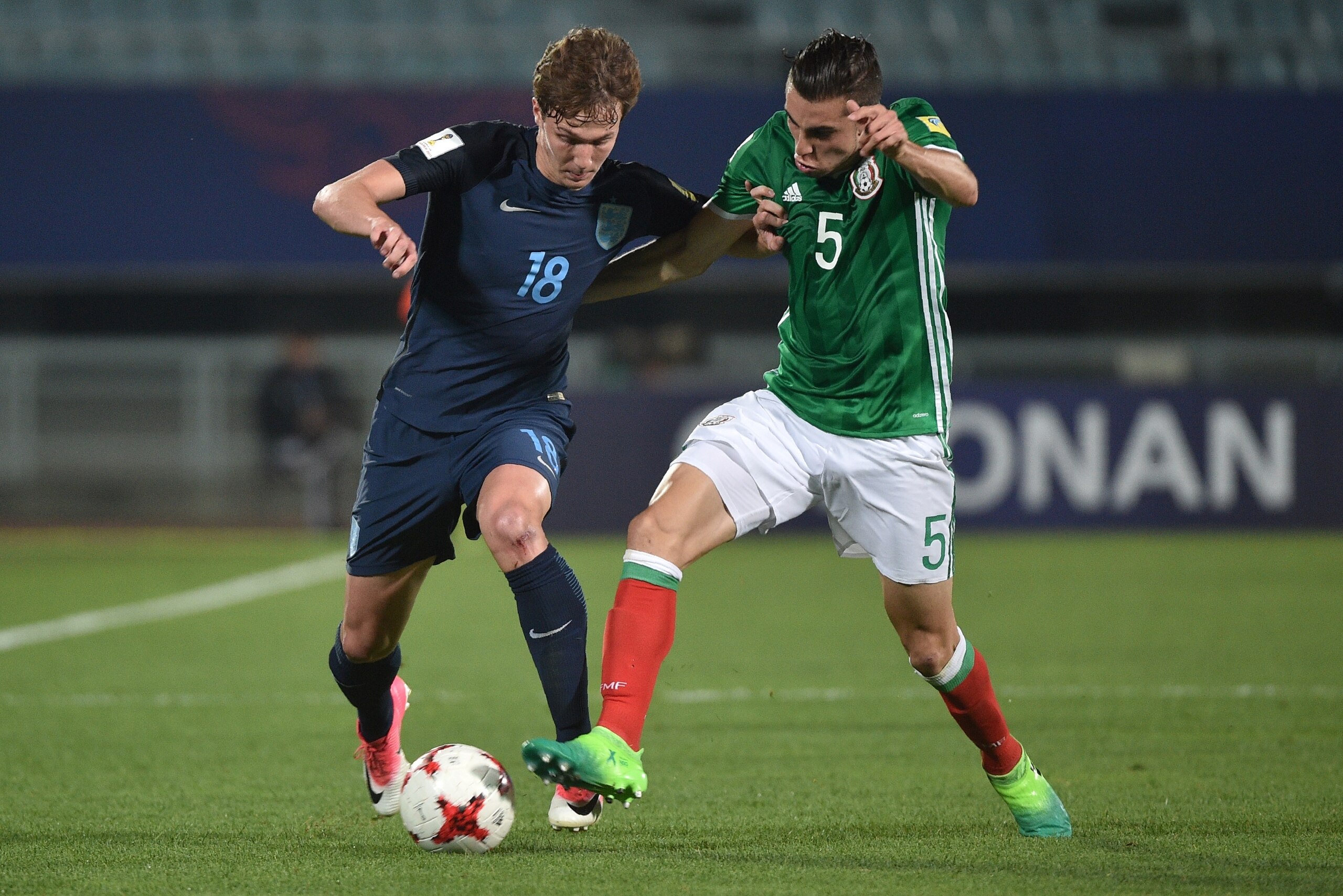 England's midfielder Kieran Dowell (L) and Mexico's defender Manuel Mayorga compete for the ball during the U-20 World Cup quarter-final football match between England and Mexico in Cheonan on June 5, 2017.  / AFP PHOTO / KIM DOO-HO        (Photo credit s