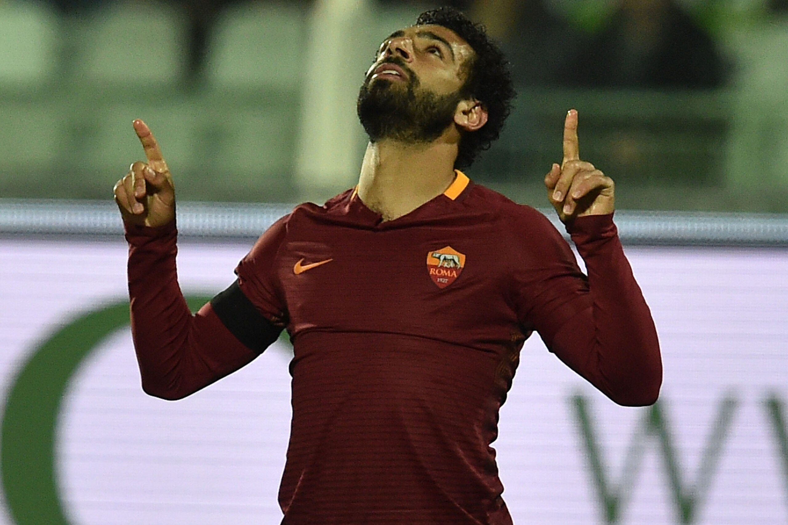 PESCARA, ITALY - APRIL 24: Mohamed Salah of AS Roma celebrates after scoring the goal 0-3 during the Serie A match between Pescara Calcio and AS Roma at Adriatico Stadium on April 24, 2017 in Pescara, Italy.  (Photo by Giuseppe Bellini/Getty Images)