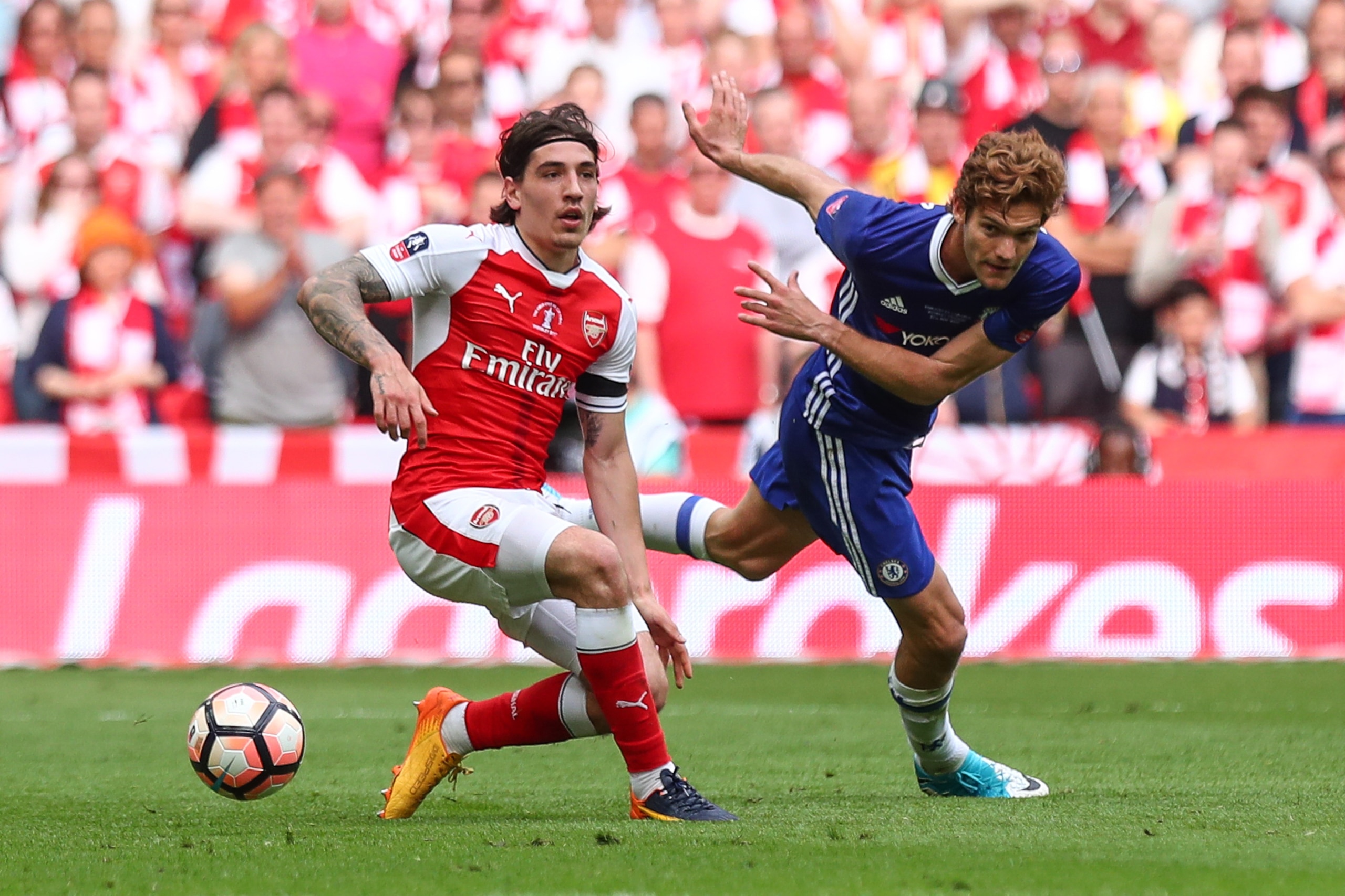 LONDON, ENGLAND - MAY 27: Hector Bellerin of Arsenal and Marcos Alonso of Chelsea during the Emirates FA Cup Final match between Arsenal and Chelsea at Wembley Stadium on May 27, 2017 in London, England. (Photo by Robbie Jay Barratt - AMA/Getty Images) LONDON, ENGLAND - MAY 27: Hector Bellerin of Arsenal and Marcos Alonso of Chelsea during the Emirates FA Cup Final match between Arsenal and Chelsea at Wembley Stadium on May 27, 2017 in London, England. (Photo by Robbie Jay Barratt - AMA/Getty Images)