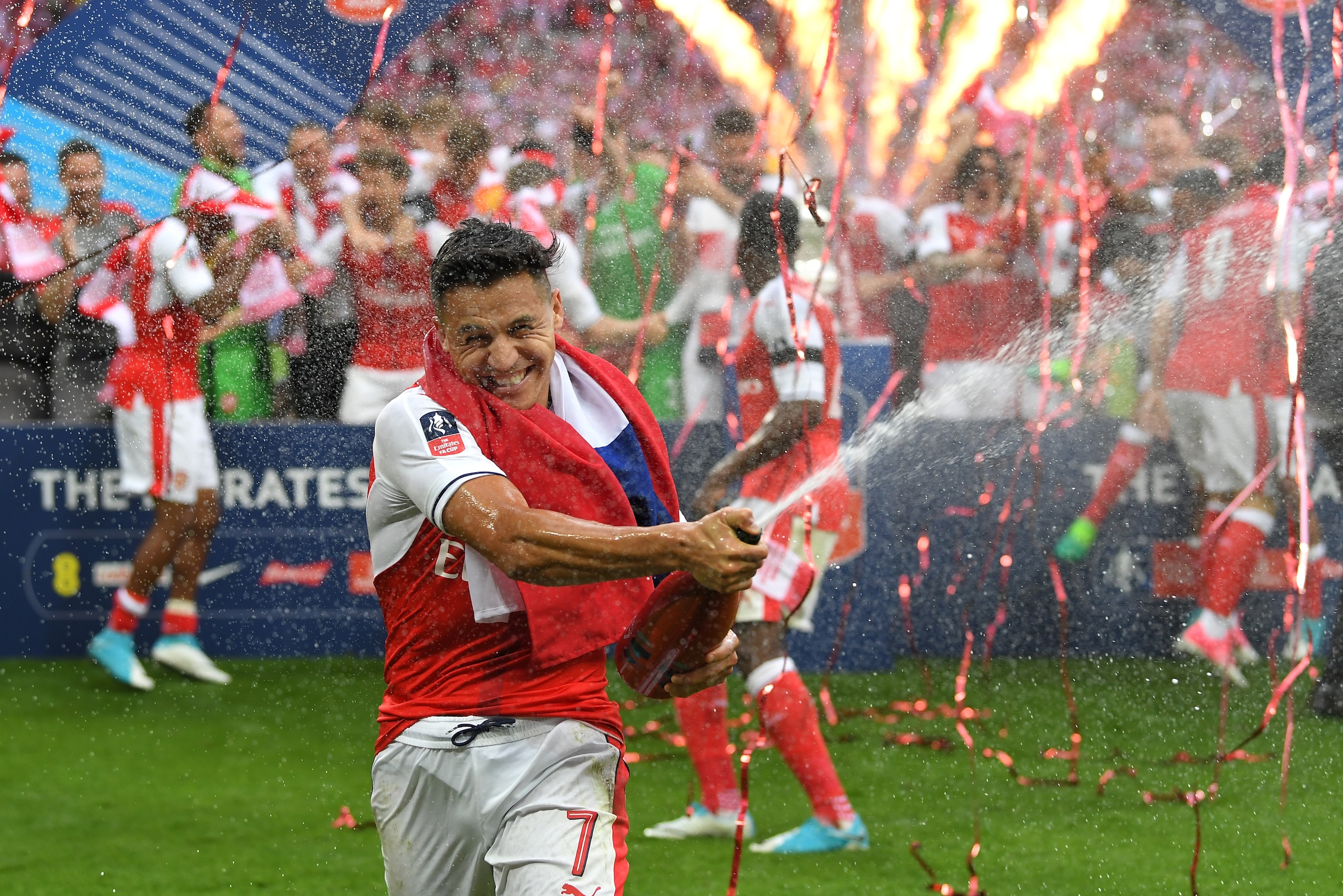 LONDON, ENGLAND - MAY 27:  Alexis Sanchez of Arsenal celebrates victory after the Emirates FA Cup Final between Arsenal and Chelsea at Wembley Stadium on May 27, 2017 in London, England.  (Photo by Laurence Griffiths/Getty Images)