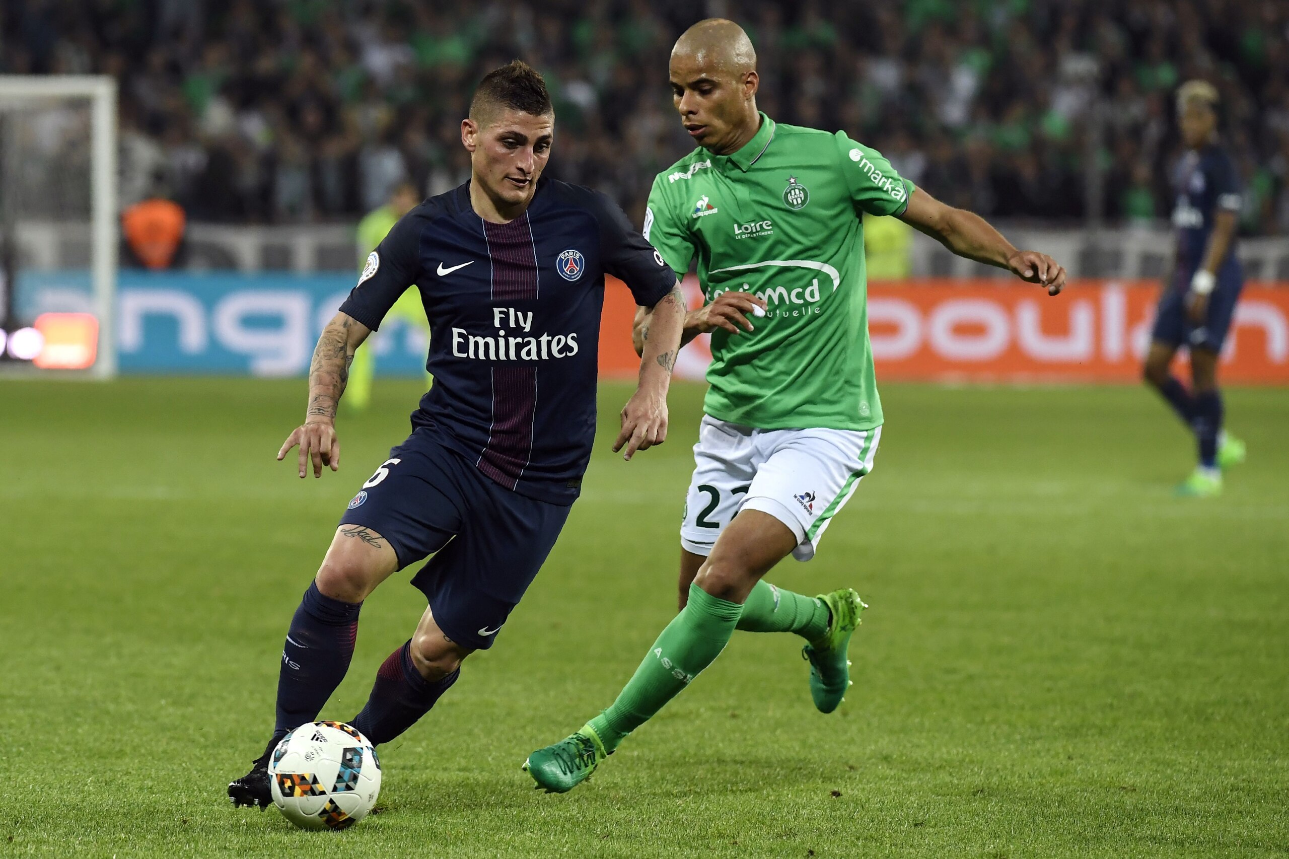 Paris Saint-Germain's Italian midfielder Marco Verratti (L) vies with Saint-Etienne's French forward Kevin Monnet-Paquet (R) during the L1 football match between AS Saint-Etienne and Paris Saint-Germain, on May 14, 2017 at the Geoffroy Guichard stadium in