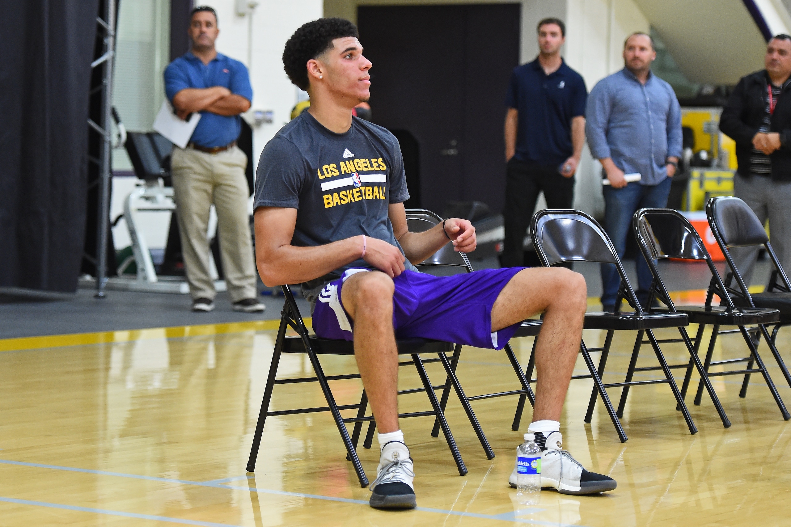 LOS ANGELES, CA - JUNE 07: Lonzo Ball sits on the side after his work out for the Los Angeles Lakers at Toyota Sports Center in Los Angeles, California. NOTE TO USER: User expressly acknowledges and agrees that, by downloading and/or using this Photograp LOS ANGELES, CA - JUNE 07: Lonzo Ball sits on the side after his work out for the Los Angeles Lakers at Toyota Sports Center in Los Angeles, California. NOTE TO USER: User expressly acknowledges and agrees that, by downloading and/or using this Photograp
