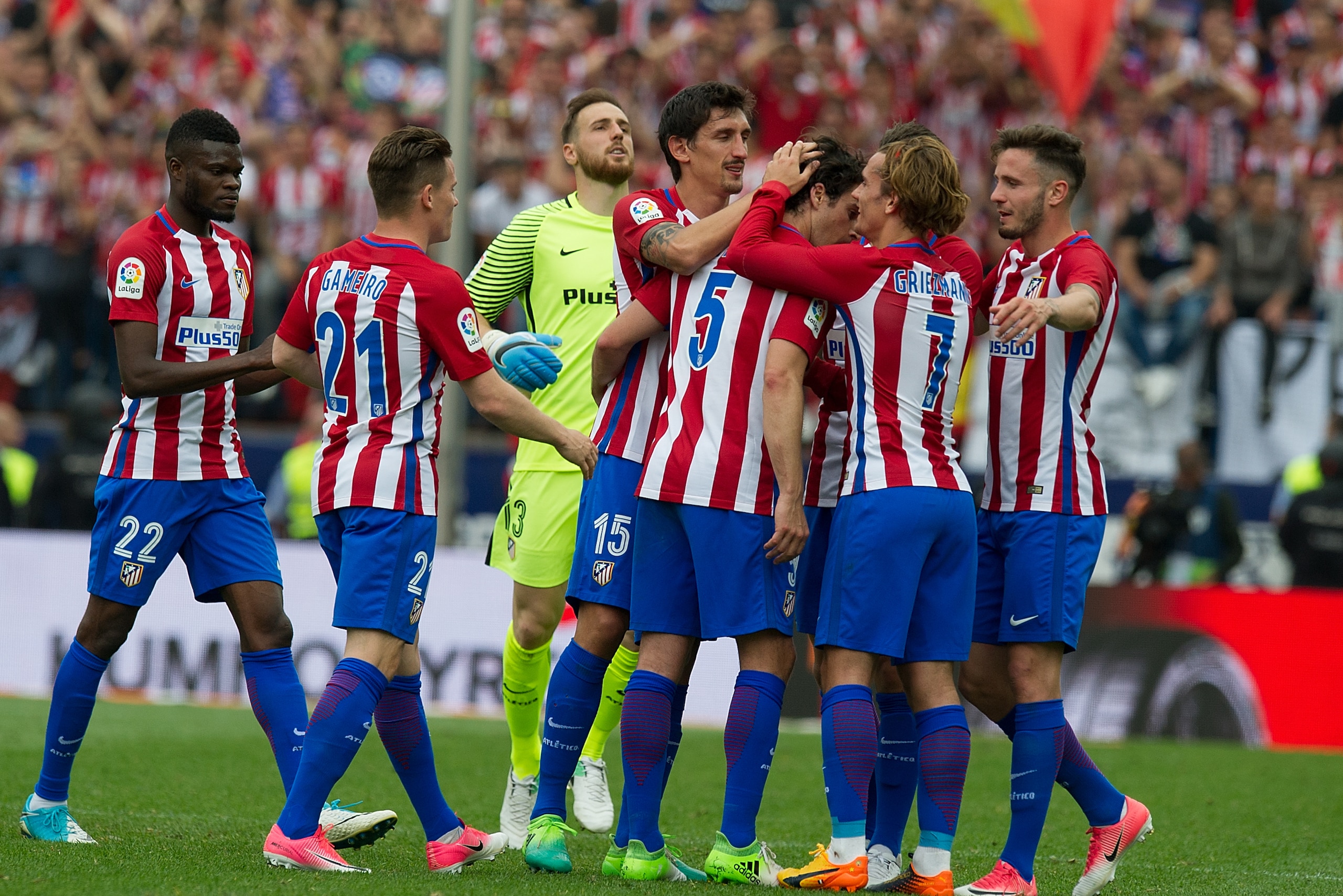 MADRID, SPAIN - MAY 21:   Tiago Mendes of Club Atletico de Madrid celebrates with teammates 
during the La Liga match between Club Atletico de Madrid and Athletic Club Bilbao at Vicente Calderon stadium on May 21, 2017 in Madrid, Spain.  (Photo by Denis D