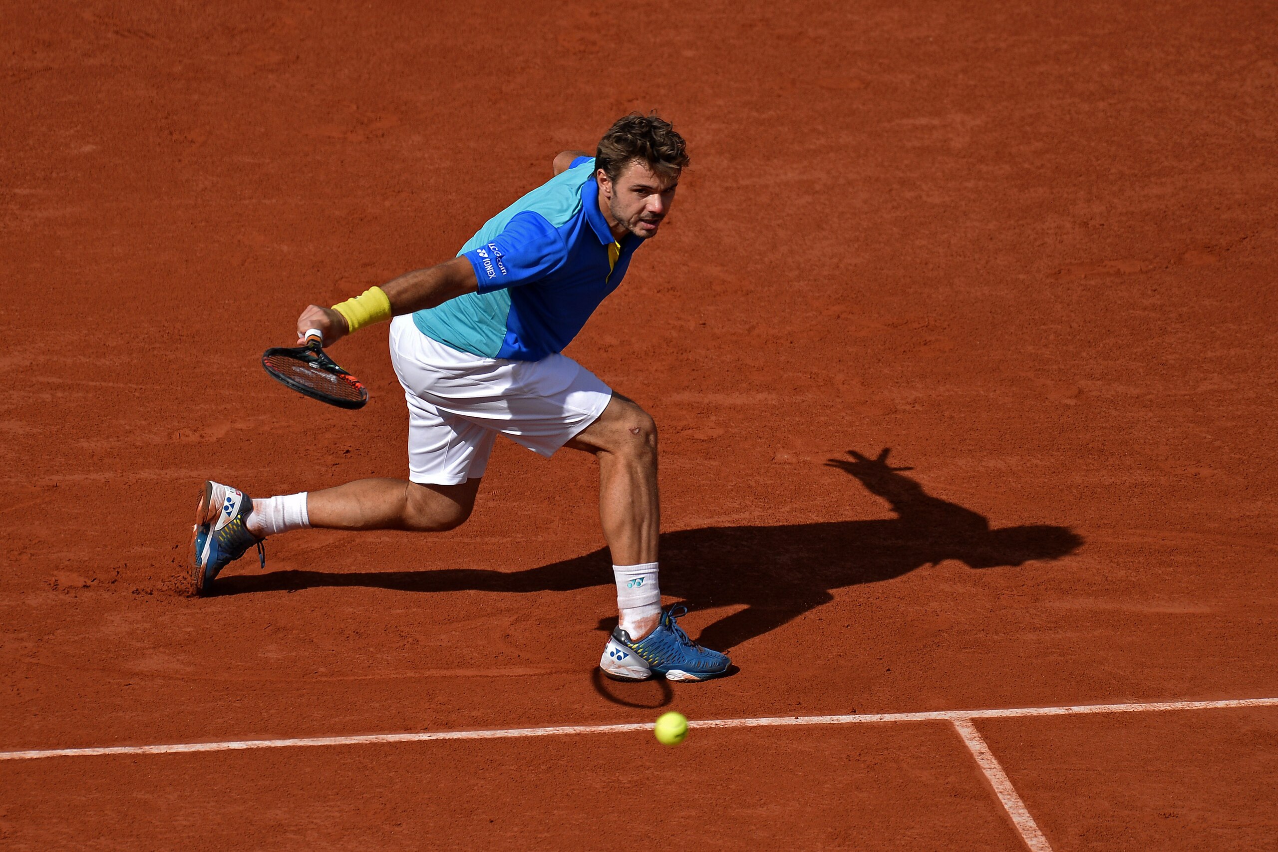 PARIS, FRANCE - JUNE 09:  Stan Wawrinka of Switzerland plays a backhand during the men's singles semi finals match against Andy Murray of Great Britain on day thirteen of the 2017 French Open at Roland Garros on June 9, 2017 in Paris, France.  (Photo by A