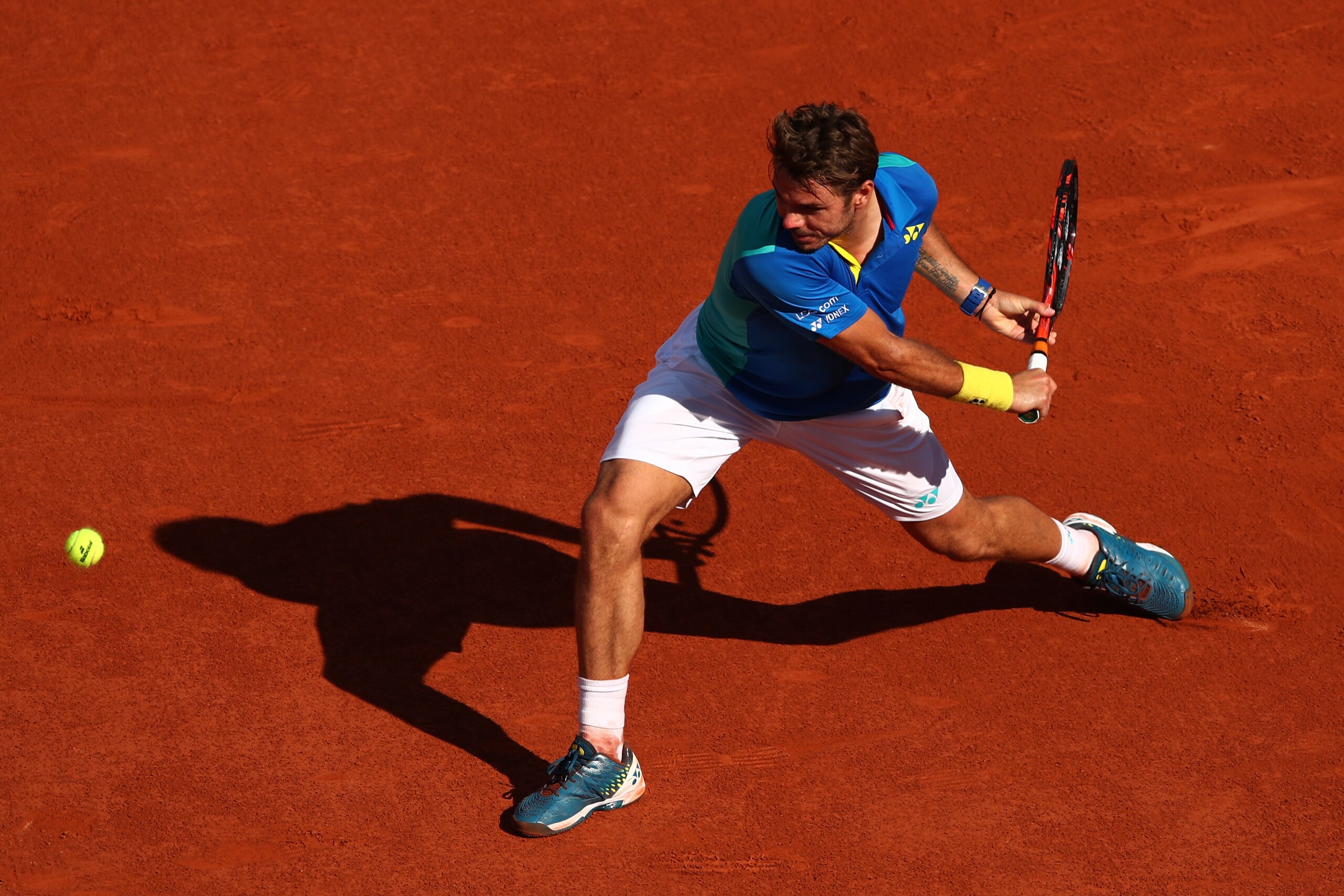 PARIS, FRANCE - JUNE 09:  Stan Wawrinka of Switzerland hits a backhand during the men's singles semi final match against Andy Murray of Great Britain on day thirteen of the 2017 French Open at Roland Garros on June 9, 2017 in Paris, France.  (Photo by Cli