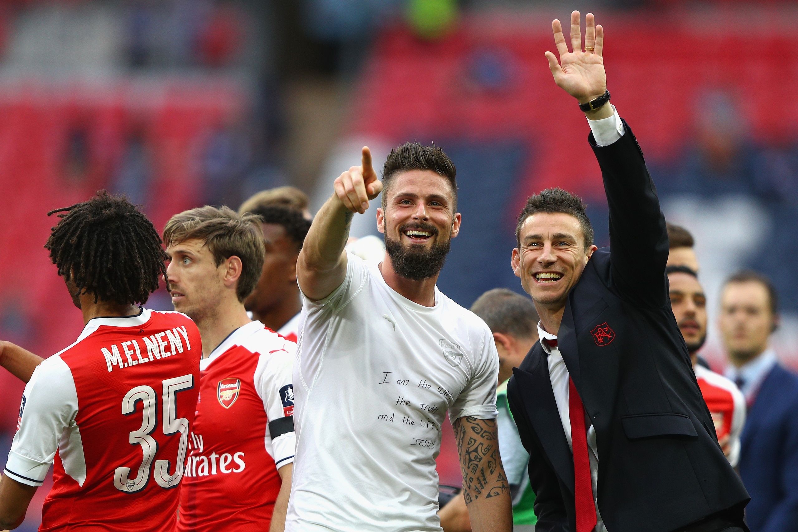 LONDON, ENGLAND - MAY 27:  Olivier Giroud of Arsenal and Laurent Koscielny of Arsenal celebrate after The Emirates FA Cup Final between Arsenal and Chelsea at Wembley Stadium on May 27, 2017 in London, England.  (Photo by Ian Walton/Getty Images)