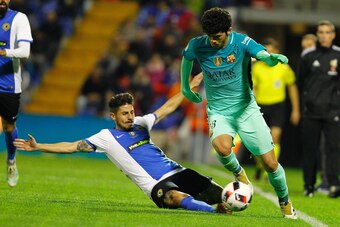 Hercules' midfielder Juanma Espinosa (L) vies with Barcelona's midfielder Carles Alena during the Spanish Copa del Rey (King's Cup) round of 32 first leg football match Hercules CF vs FC Barcelona at the Estadio Jose Rico Perez in Alicante on November 30,