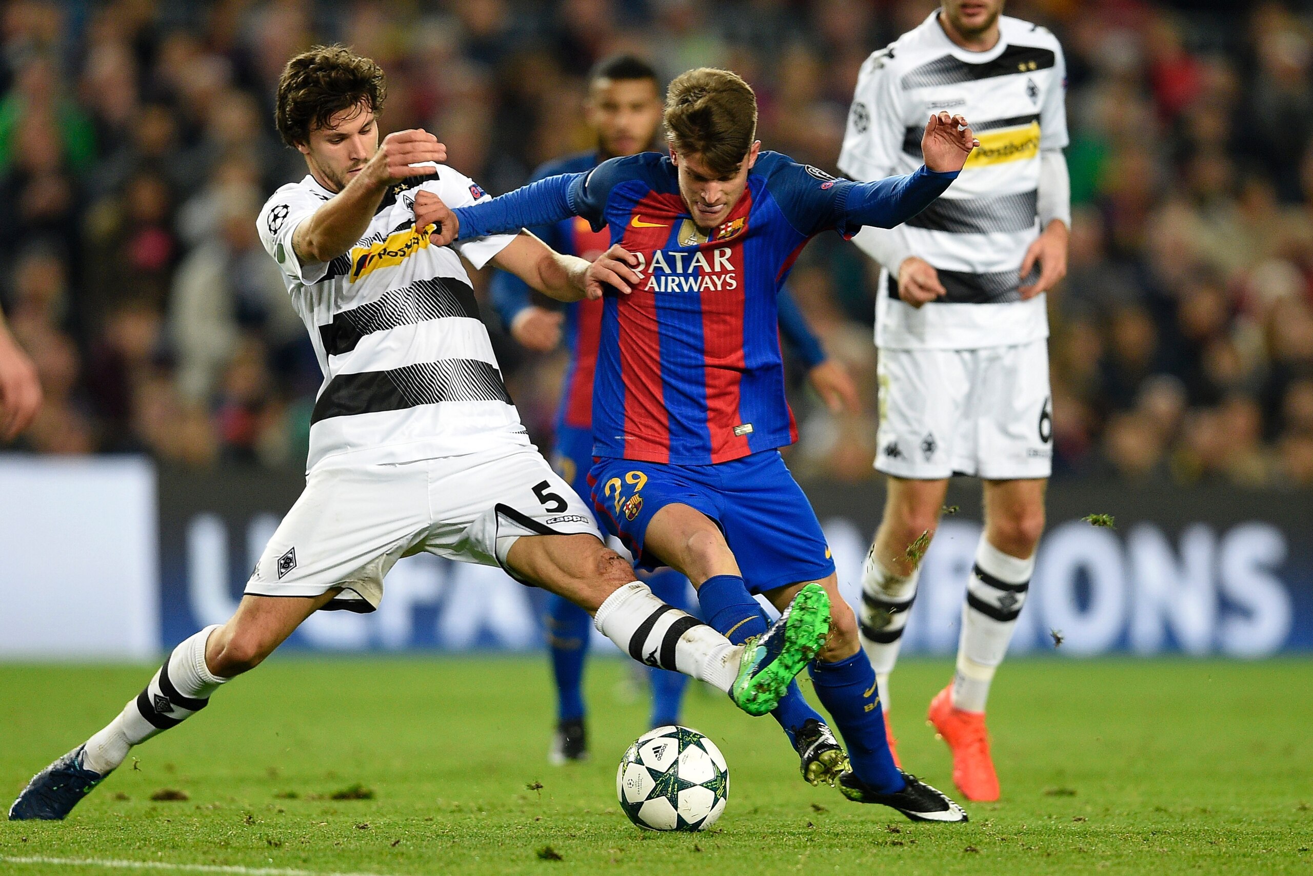 Barcelona's forward Marc Cardona (R) vies with Moenchengladbach's defender Tobias Strobl during the UEFA Champions League Group C football match FC Barcelona vs Borussia Moenchengladbach at the Camp Nou stadium in Barcelona, on December 6, 2016. / AFP / L