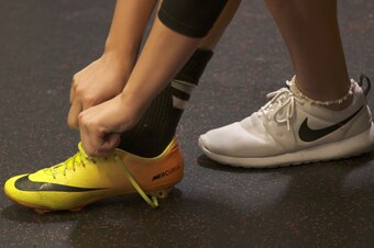 Before completely focusing on football, Longo played soccer from the time she was nine years old. For her first football practice, she arrived with her soccer cleats.
