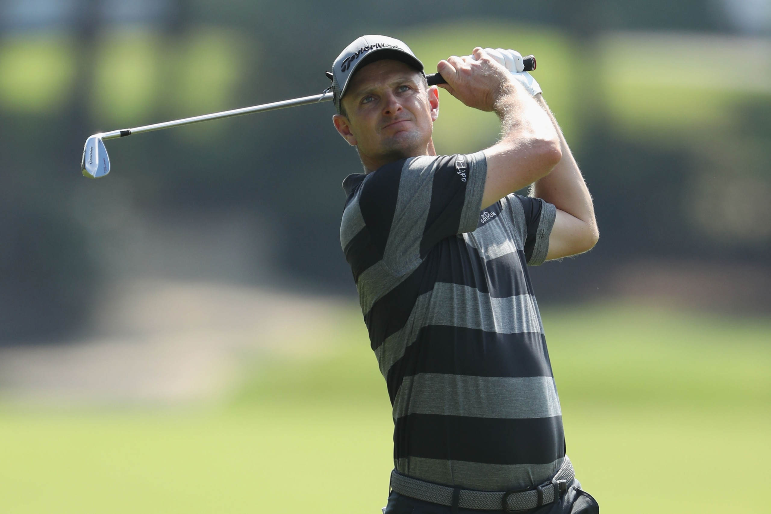 VIRGINIA WATER, ENGLAND - MAY 25:  Justin Rose of England on the ninth hole during day one of the BMW PGA Championship at Wentworth on May 25, 2017 in Virginia Water, England.  (Photo by David Cannon/Getty Images)
