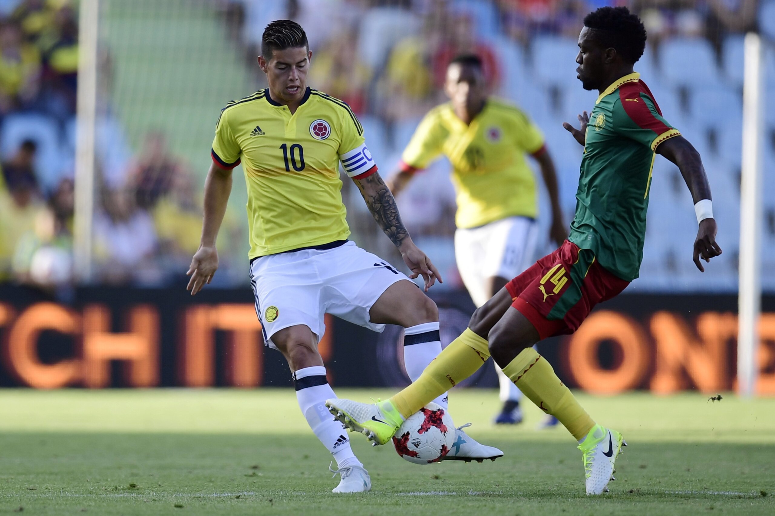 Cameroon's miedfielder Georges Mandjeck (R) vies with Colombia's midfielder James Rodriguez during the friendly football match Cameroon vs Colombia at the Col. Alfonso Perez stadium in Getafe on June 13, 2017. / AFP PHOTO / JAVIER SORIANO        (Photo cr