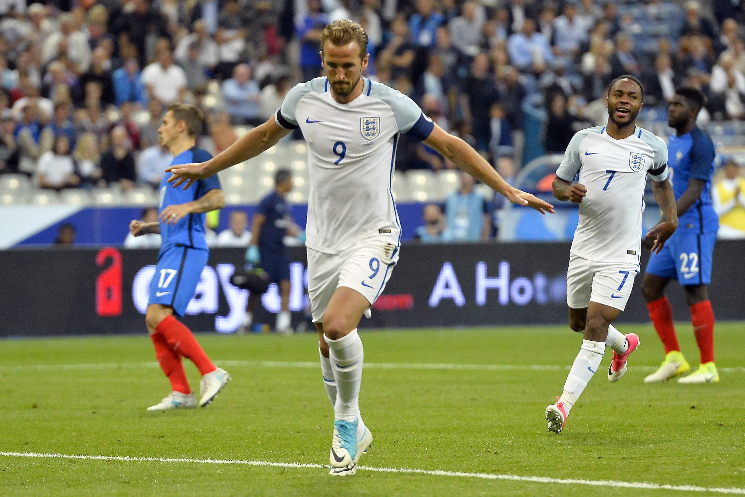 PARIS, FRANCE - JUNE 13:  Harry Kane of England reacts after scoring during the International friendly match between France and England at Stade de France on June 13, 2017 in Paris, France.  (Photo by Aurelien Meunier/Getty Images)