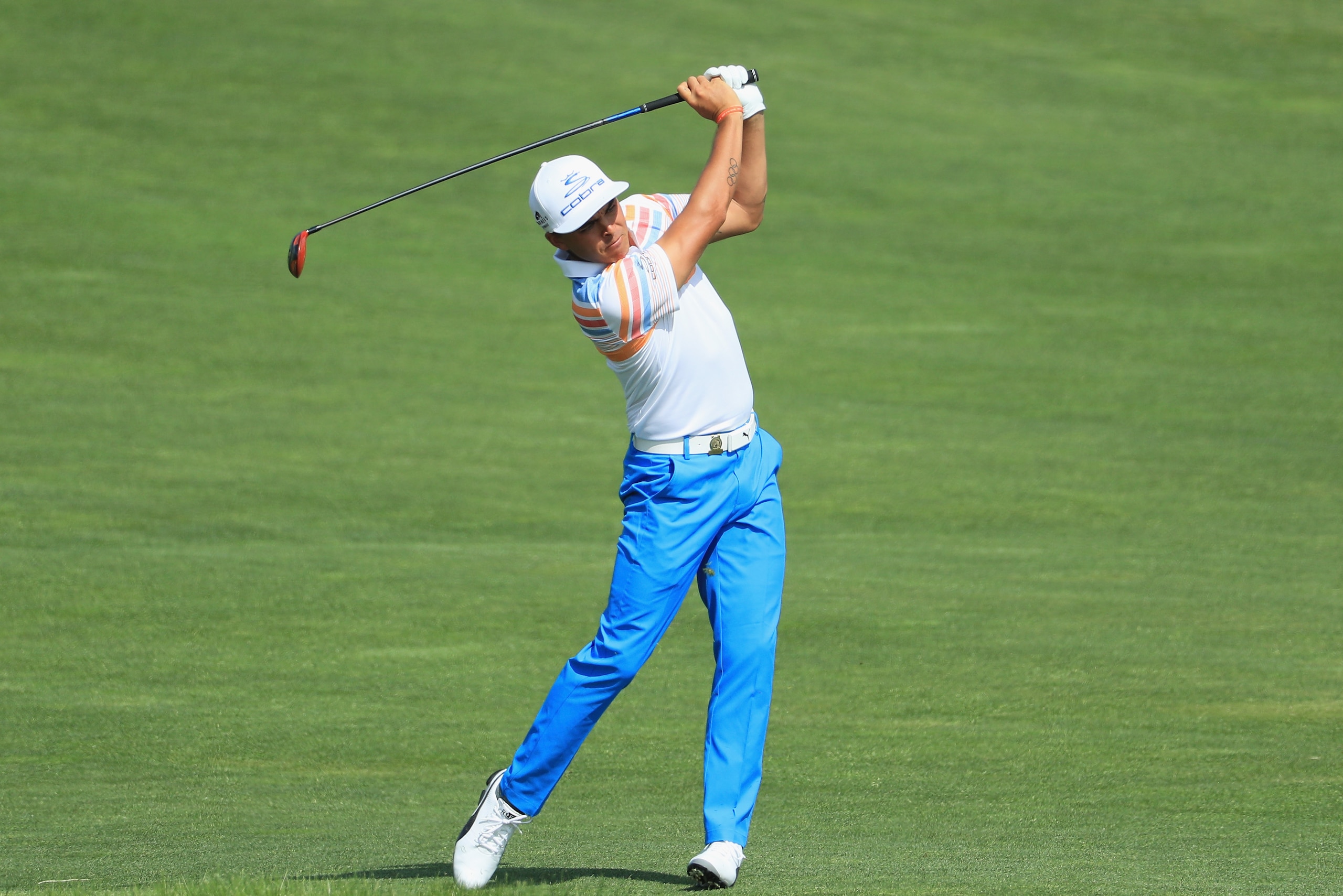 HARTFORD, WI - JUNE 15:  Rickie Fowler of the United States plays his shot during the first round of the 2017 U.S. Open at Erin Hills on June 15, 2017 in Hartford, Wisconsin.  (Photo by Richard Heathcote/Getty Images)