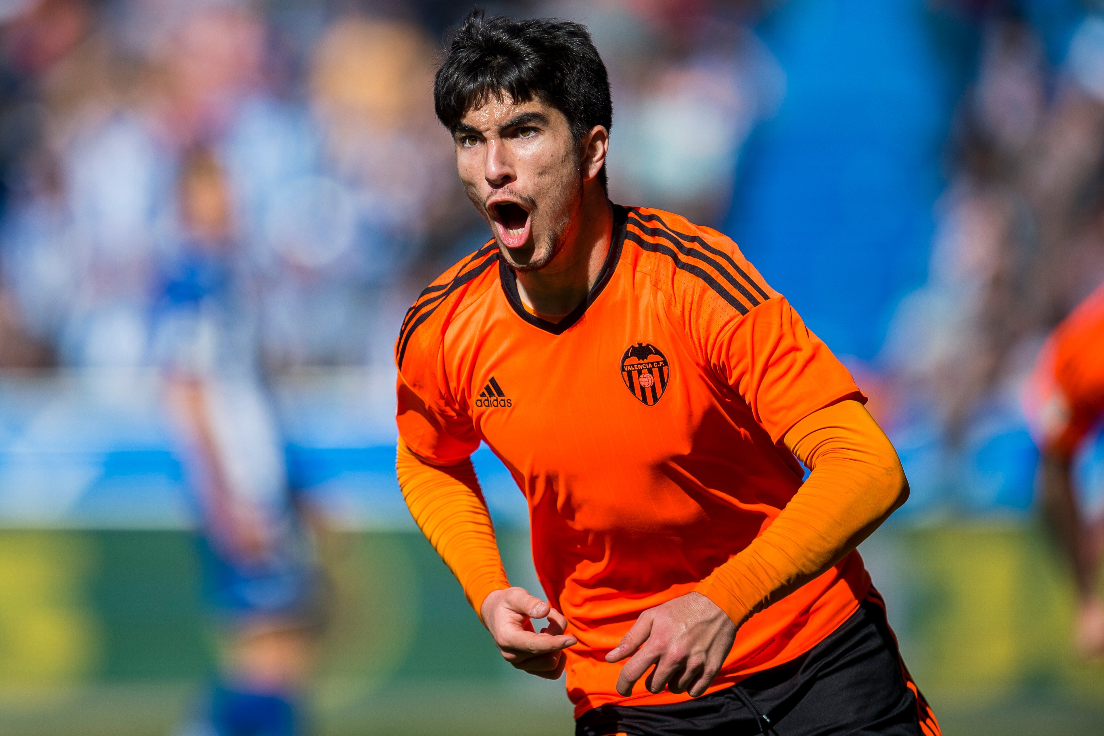 VITORIA-GASTEIZ, SPAIN - FEBRUARY 25:  Carlos Soler of Valencia CF celebrates after scoring goal during the La Liga match between Deportivo Alaves and Valencia CF at Mendizorroza stadium on February 25, 2017 in Vitoria-Gasteiz, Spain.  (Photo by Juan Manu
