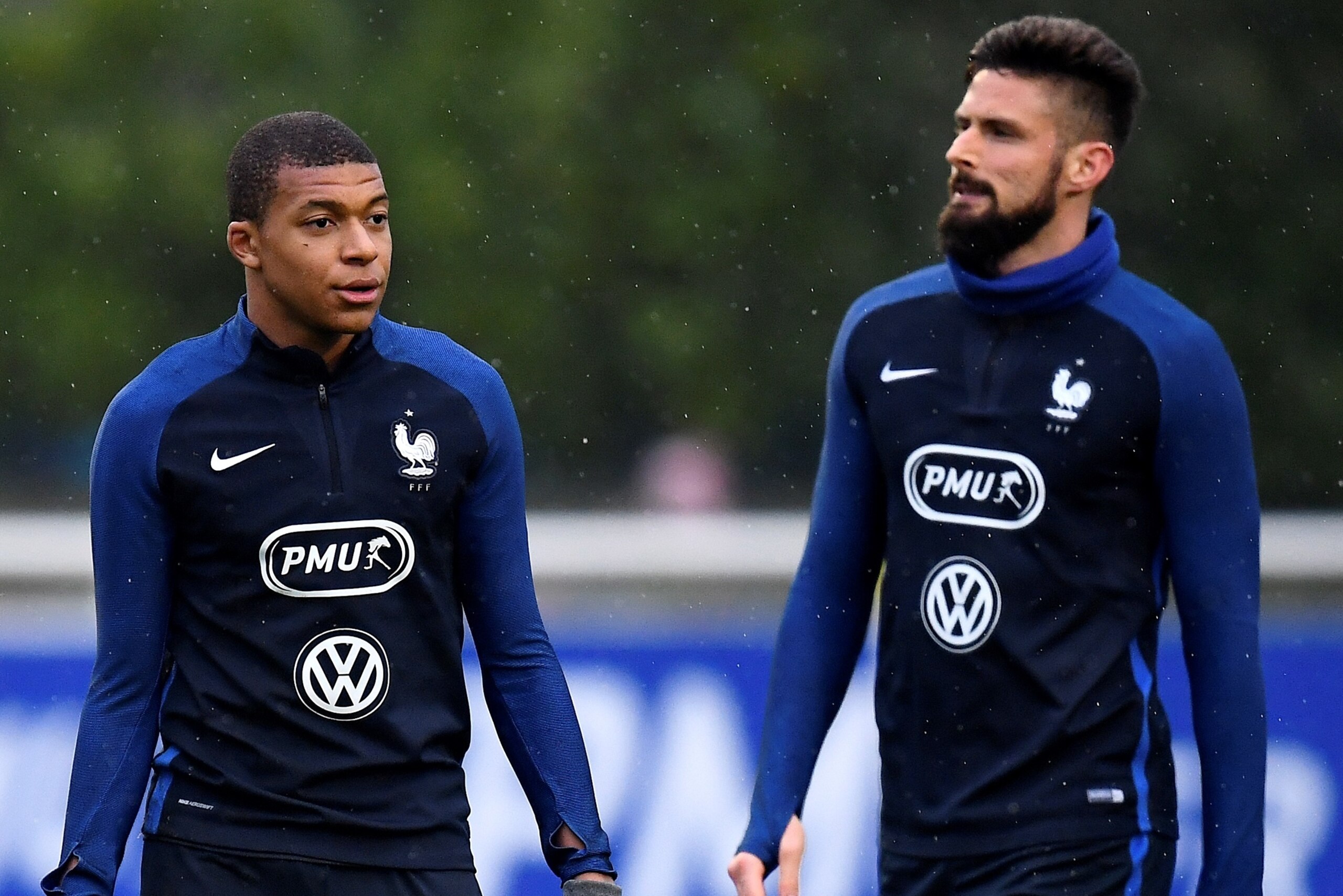 France's forward Kylian Mbappe Lottin (L) and France's forward Olivier Giroud (R) take part in a training session in Clairefontaine on March 23, 2017, near Paris as part of the team's preparation for the upcoming World Cup 2018 qualifiers. / AFP PHOTO / F France's forward Kylian Mbappe Lottin (L) and France's forward Olivier Giroud (R) take part in a training session in Clairefontaine on March 23, 2017, near Paris as part of the team's preparation for the upcoming World Cup 2018 qualifiers. / AFP PHOTO / F