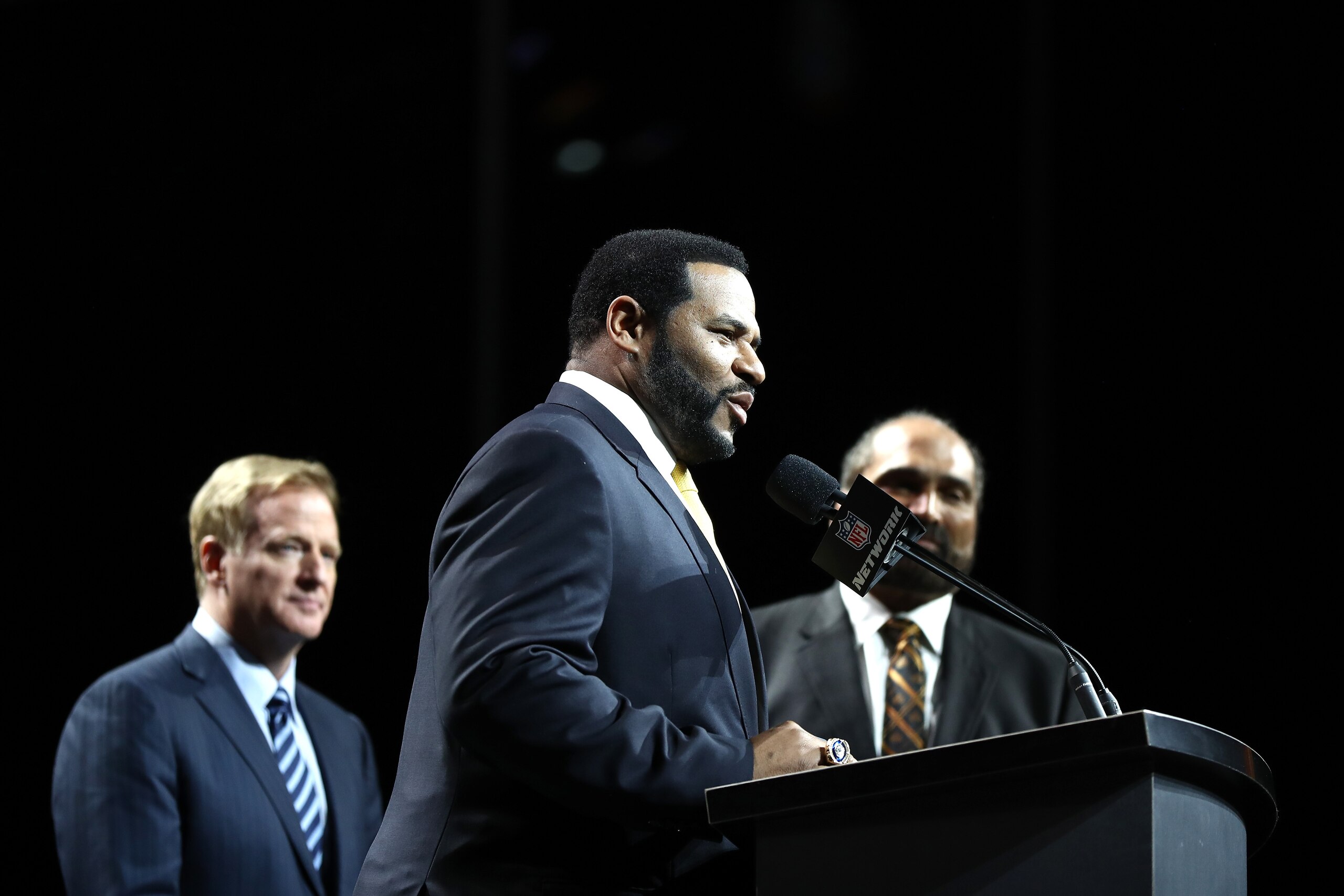 PHILADELPHIA, PA - APRIL 27:  (L-R) Former Pittsburgh Steelers Jerome Bettis and Franco Harris talk before the #30 overall pick by the Pittsburgh Steelers during the first round of the 2017 NFL Draft at the Philadelphia Museum of Art on April 27, 2017 in 