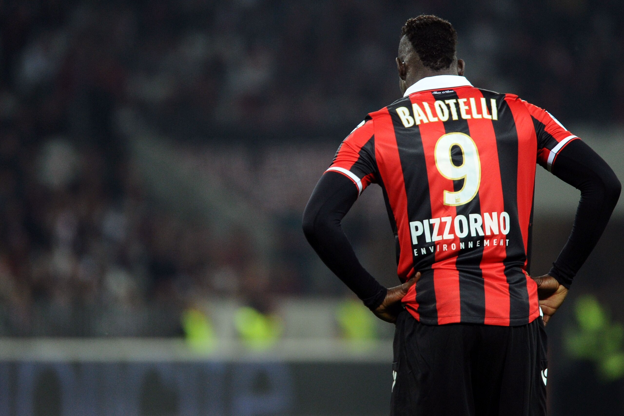 Nice's Italian forward Mario Balotelli looks on during the French L1 football match between Nice and Angers, on May 14, 2017, at the Allianz Riviera stadium in Nice, southeastern France. / AFP PHOTO / Franck PENNANT        (Photo credit should read FRANCK