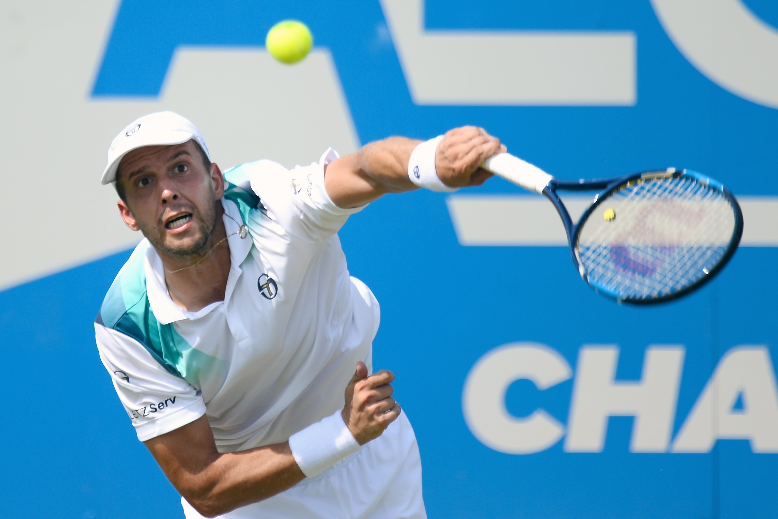 LONDON, ENGLAND - JUNE 21: Gilles Muller of Luxemburg serves during the 2nd round match against Jo-Wilfried Tsonga of France on day three at Queens Club on June 21, 2017 in London, England. (Photo by Patrik Lundin/Getty Images for LTA) LONDON, ENGLAND - JUNE 21: Gilles Muller of Luxemburg serves during the 2nd round match against Jo-Wilfried Tsonga of France on day three at Queens Club on June 21, 2017 in London, England. (Photo by Patrik Lundin/Getty Images for LTA)