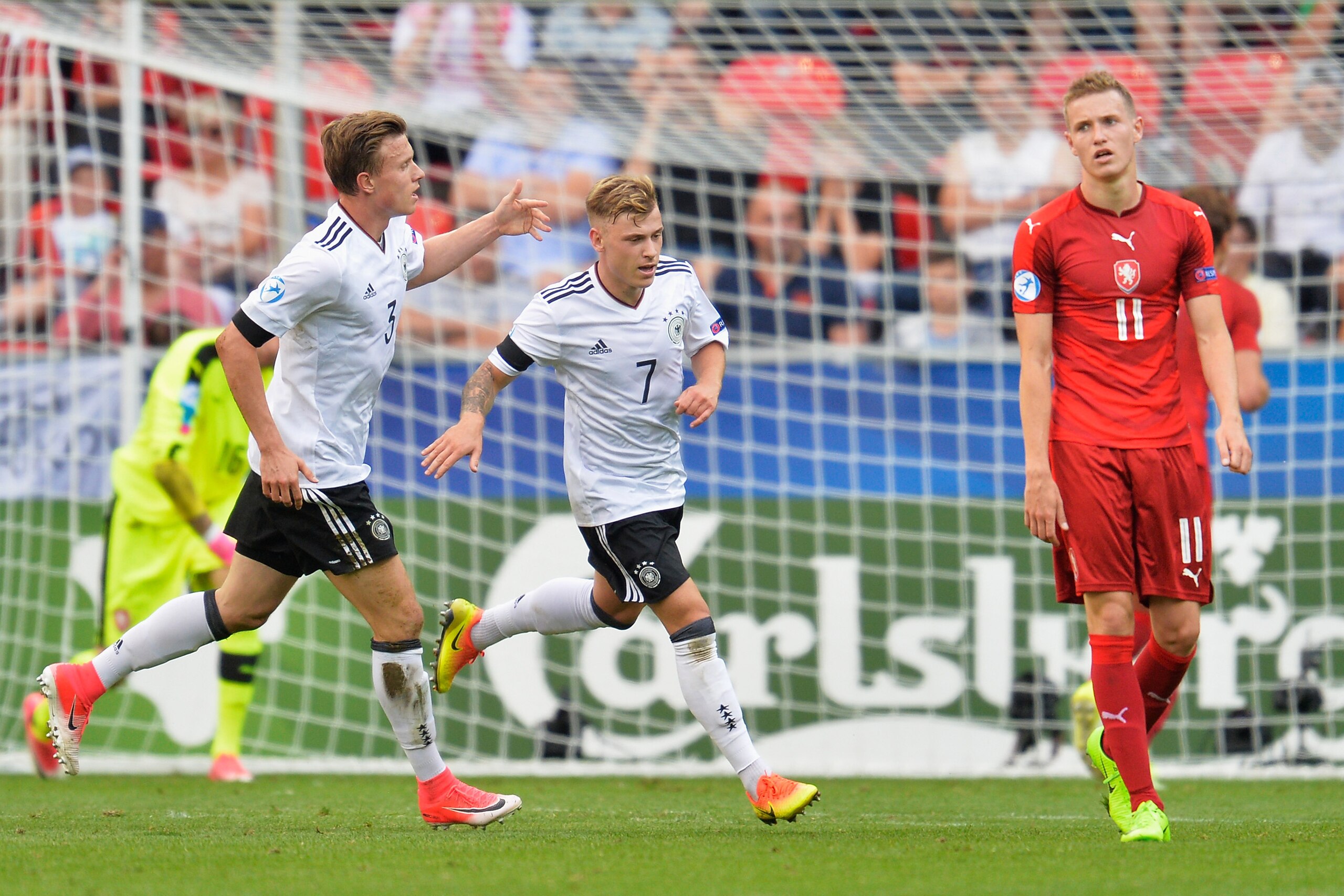 TYCHY, POLAND - JUNE 18: Max Meyer (C) of Germany celebrates scoring the opening goal during the UEFA European Under-21 Championship Group C match between Germany and Czech Republic at Tychy Stadium on June 18, 2017 in Tychy, Poland. (Photo by Adam Nurki TYCHY, POLAND - JUNE 18: Max Meyer (C) of Germany celebrates scoring the opening goal during the UEFA European Under-21 Championship Group C match between Germany and Czech Republic at Tychy Stadium on June 18, 2017 in Tychy, Poland. (Photo by Adam Nurki