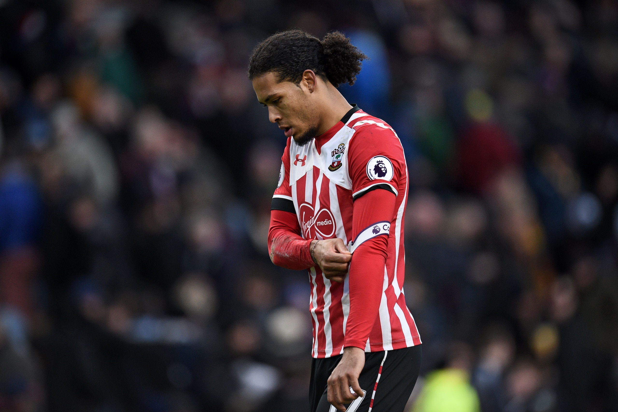 Southampton's Dutch defender Virgil van Dijk walks from the pitch at half time in the English Premier League football match between Burnley and Southampton at Turf Moor in Burnley, north west England on January 14, 2017. / AFP / Oli SCARFF / RESTRICTED TO