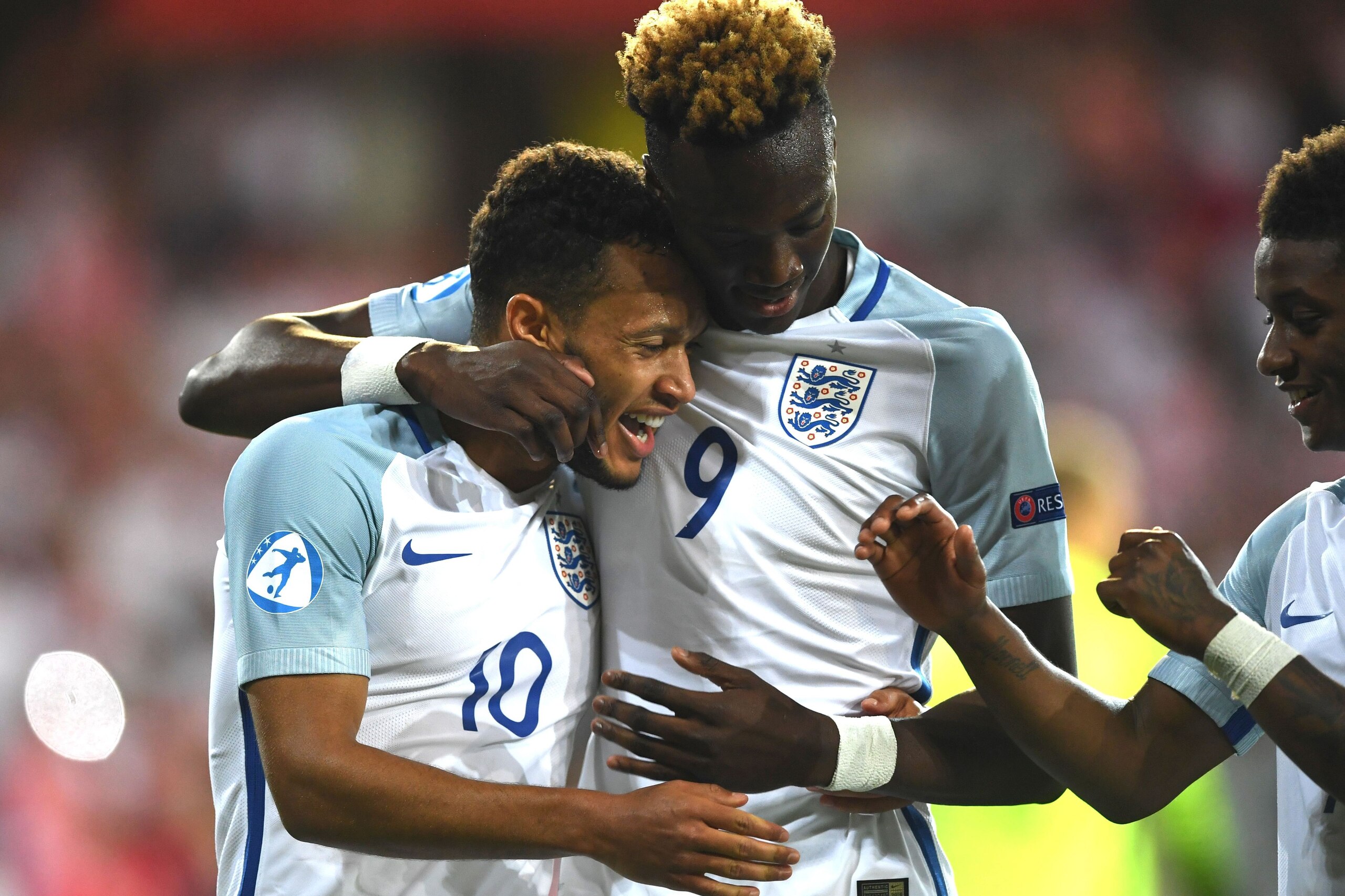 England's midfielder Lewis Baker (L) celebtates scoring a penalty with his teammates during the UEFA U-21 European Championship Group A football match England v Poland in Kielce, Poland on June 22, 2017. / AFP PHOTO / PIOTR NOWAK        (Photo credit shou