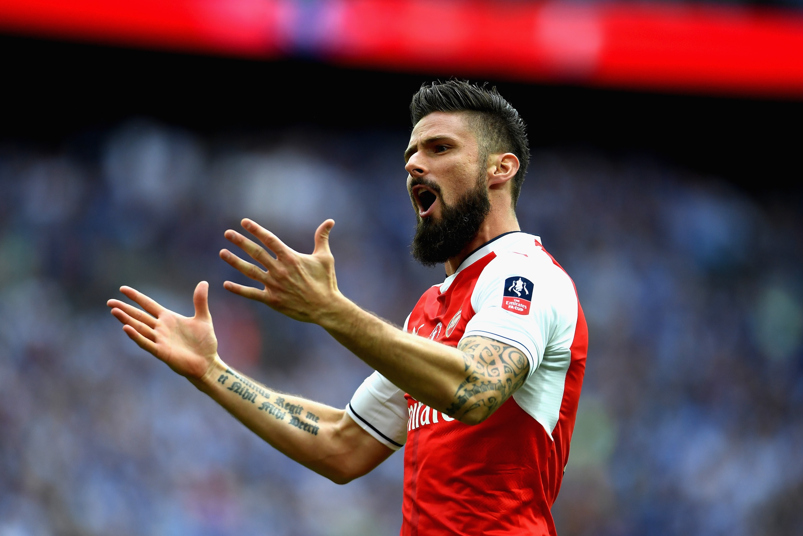LONDON, ENGLAND - MAY 27: Olivier Giroud of Arsenal celebrates his sides second gol during The Emirates FA Cup Final between Arsenal and Chelsea at Wembley Stadium on May 27, 2017 in London, England. (Photo by Laurence Griffiths/Getty Images) LONDON, ENGLAND - MAY 27: Olivier Giroud of Arsenal celebrates his sides second gol during The Emirates FA Cup Final between Arsenal and Chelsea at Wembley Stadium on May 27, 2017 in London, England. (Photo by Laurence Griffiths/Getty Images)