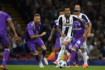 CARDIFF, WALES - JUNE 03: Dani Alves of Juventus in action  during the UEFA Champions League final match between Juventus and Real Madrid at National Stadium of Wales on June 3, 2017 in Cardiff, Wales. (Photo by Etsuo Hara/Getty Images)
