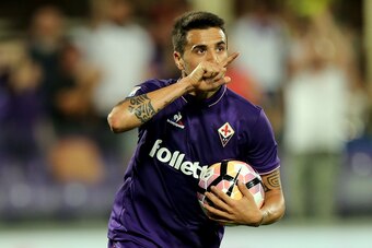 FLORENCE, ITALY - MAY 28: Matias Vecino of ACF Fiorentina celebrates after scoring a goal during the Serie A match between ACF Fiorentina and Pescara Calcio at Stadio Artemio Franchi on May 28, 2017 in Florence, Italy.  (Photo by Gabriele Maltinti/Getty I